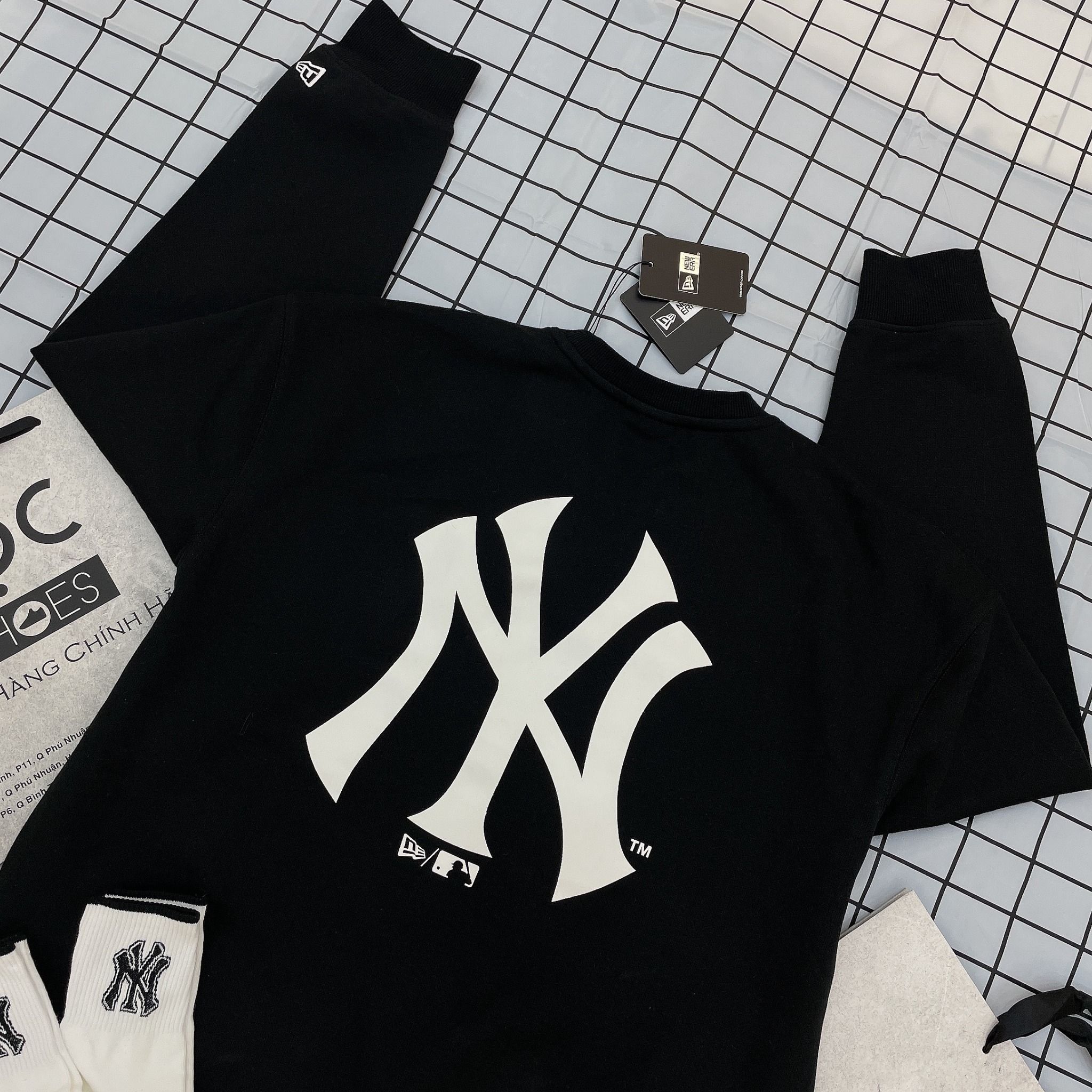 1397 - HÀNG CHÍNH HÃNG - ÁO SWEATER NEW ERA *BIG LOGO NY* - BLACK - CODE: 12727850