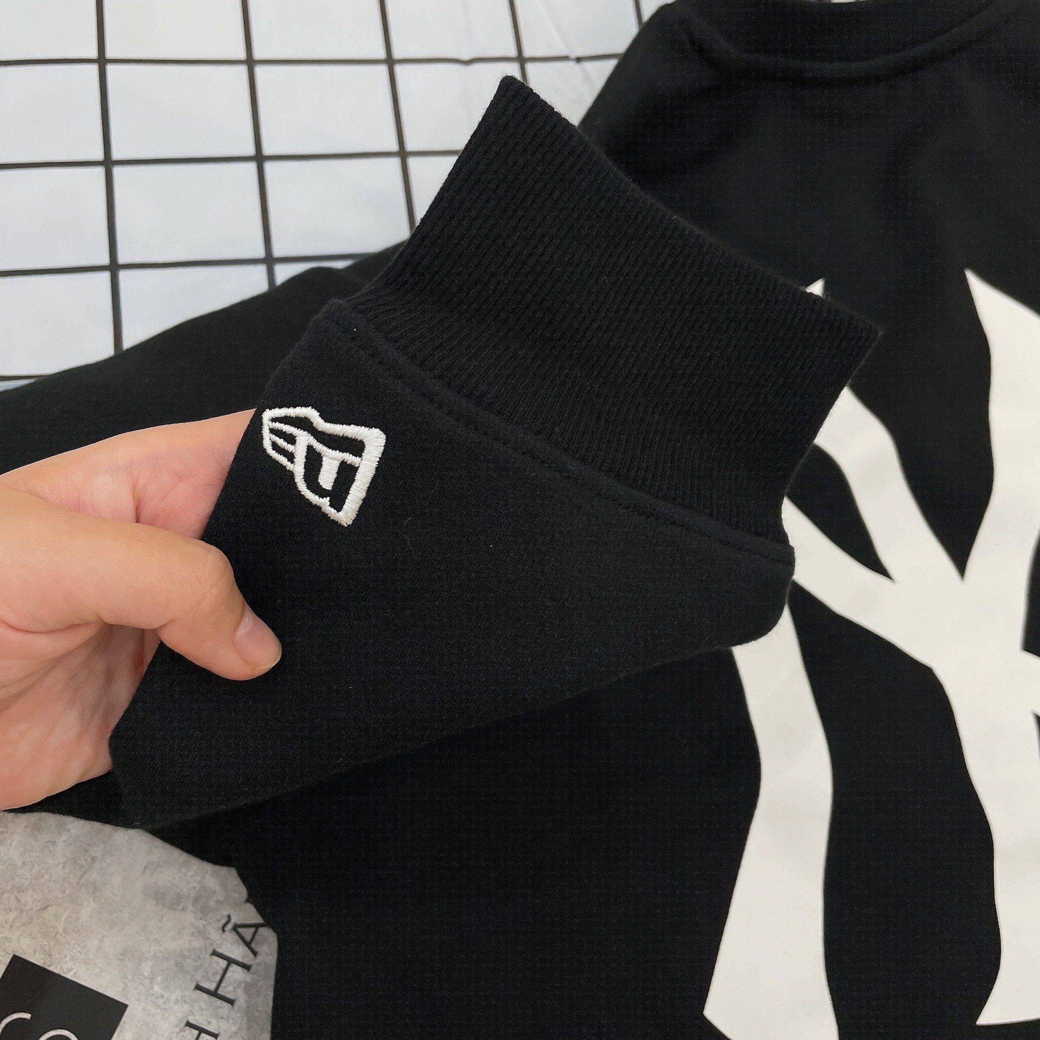 1397 - HÀNG CHÍNH HÃNG - ÁO SWEATER NEW ERA *BIG LOGO NY* - BLACK - CODE: 12727850