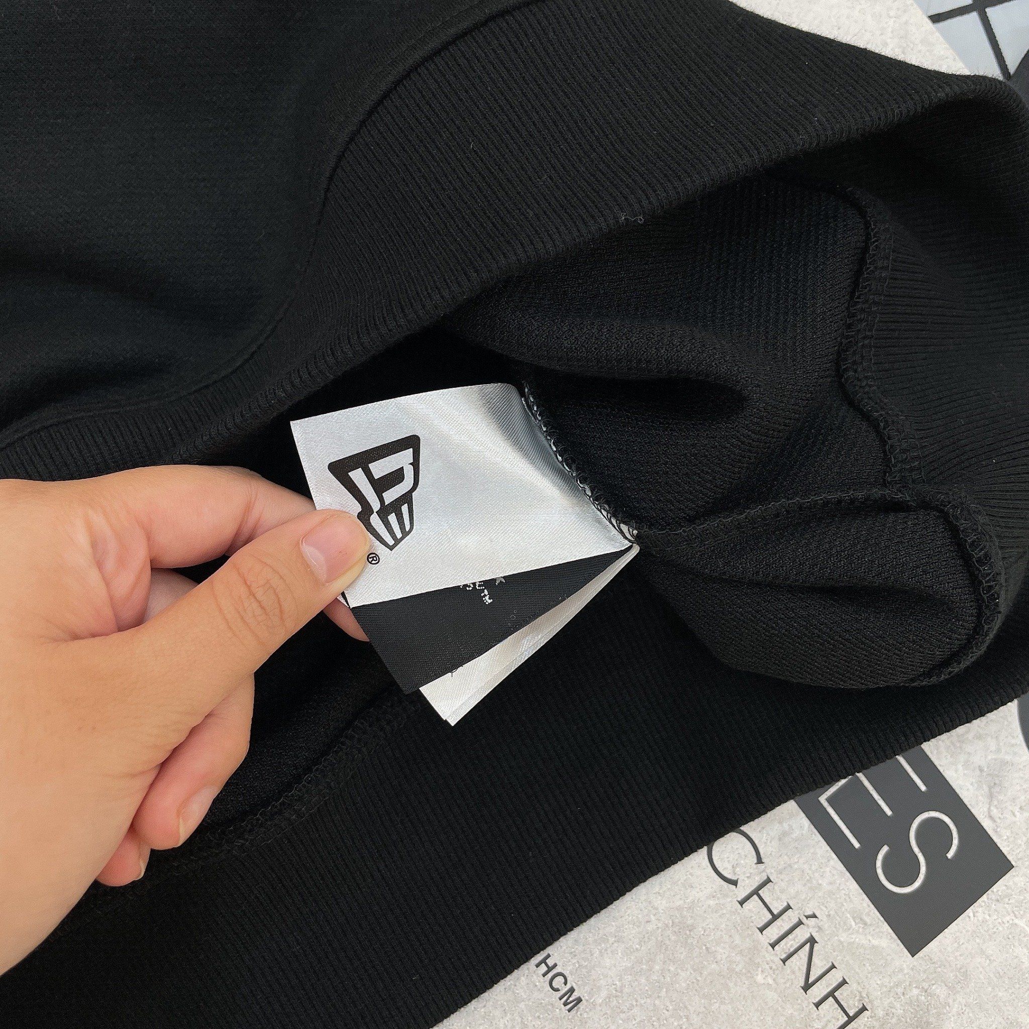 1397 - HÀNG CHÍNH HÃNG - ÁO SWEATER NEW ERA *BIG LOGO NY* - BLACK - CODE: 12727850