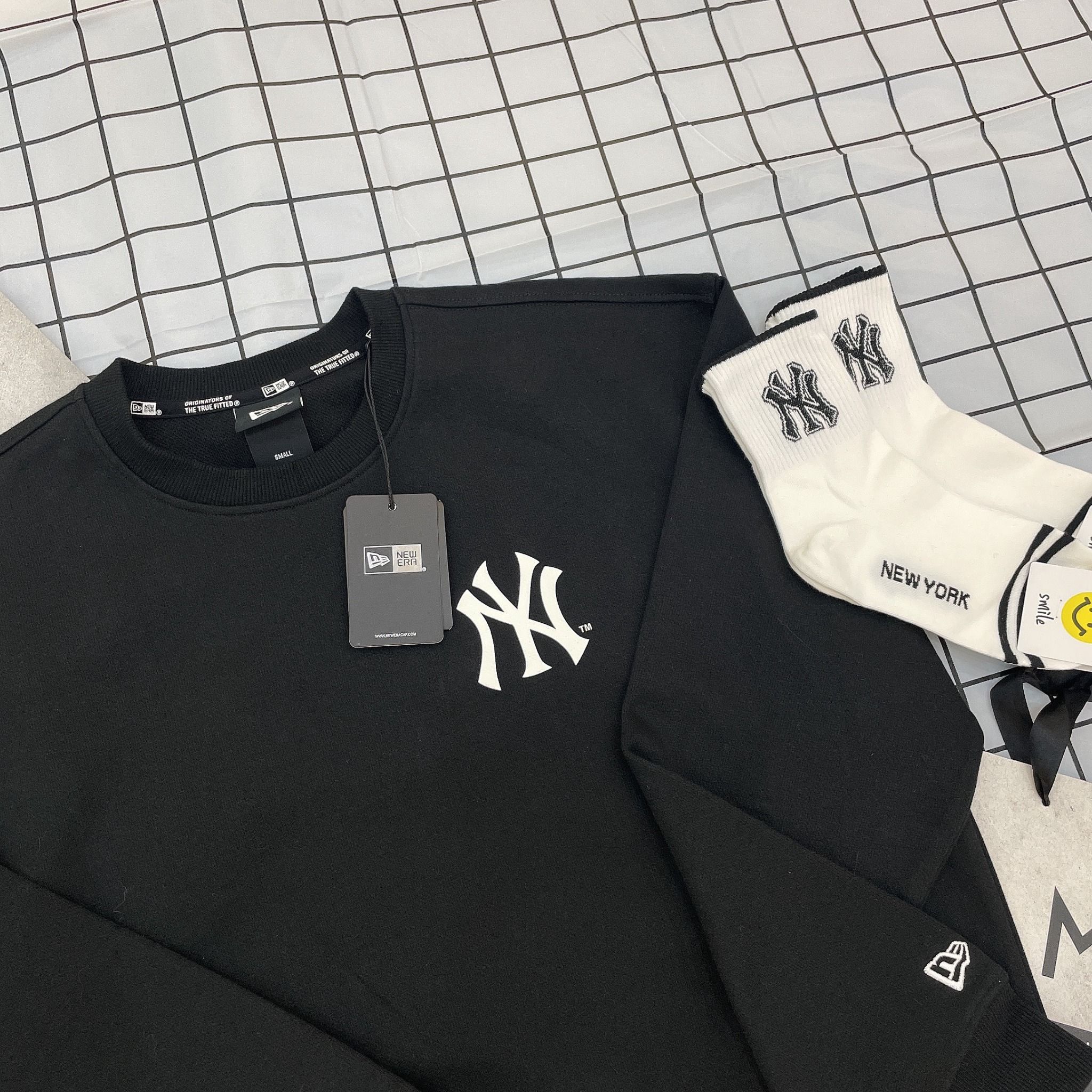 1397 - HÀNG CHÍNH HÃNG - ÁO SWEATER NEW ERA *BIG LOGO NY* - BLACK - CODE: 12727850