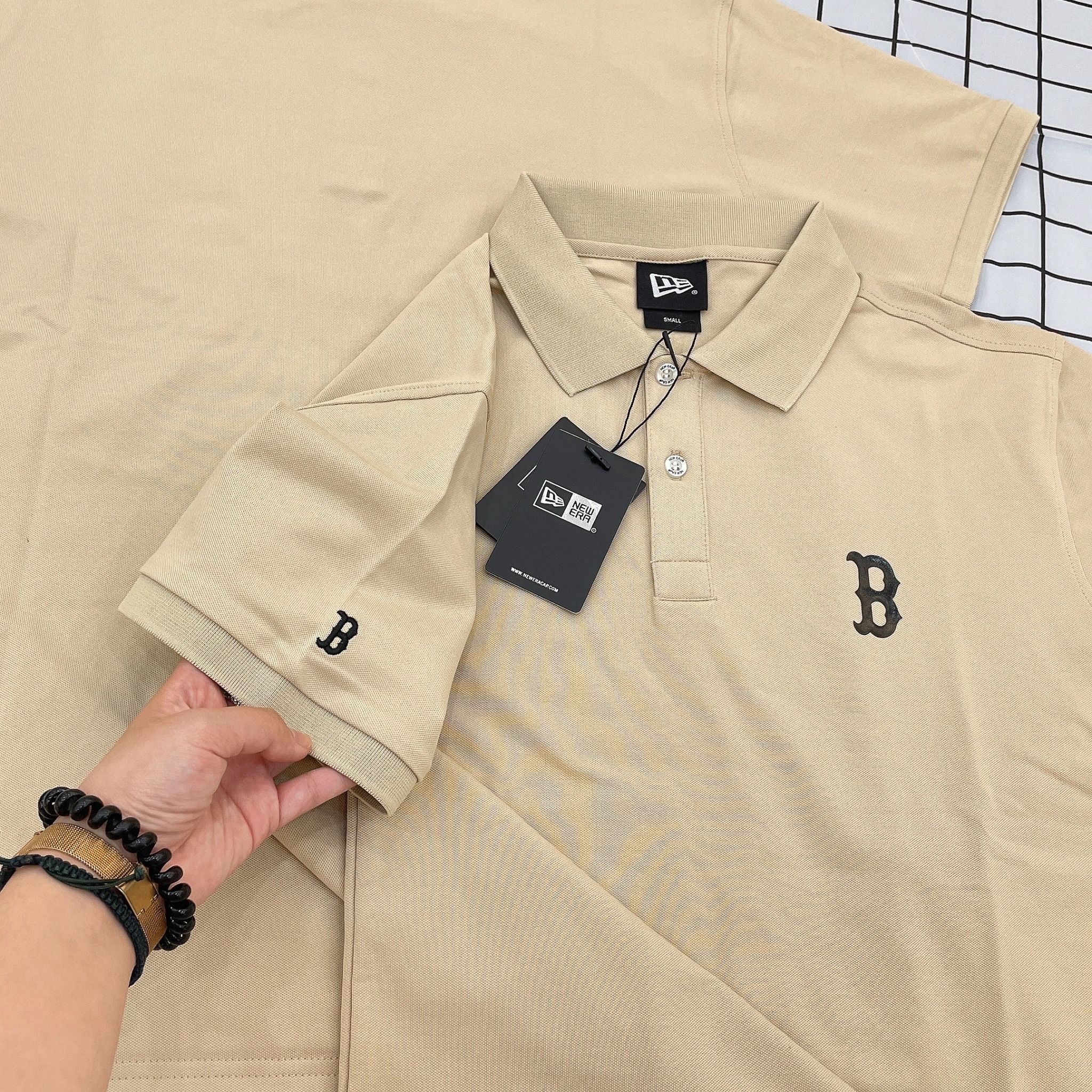1399 - HÀNG CHÍNH HÃNG - ÁO NEW ERA - POLO LOGO *B* - NÂU NHẠT - CODE: 13718757