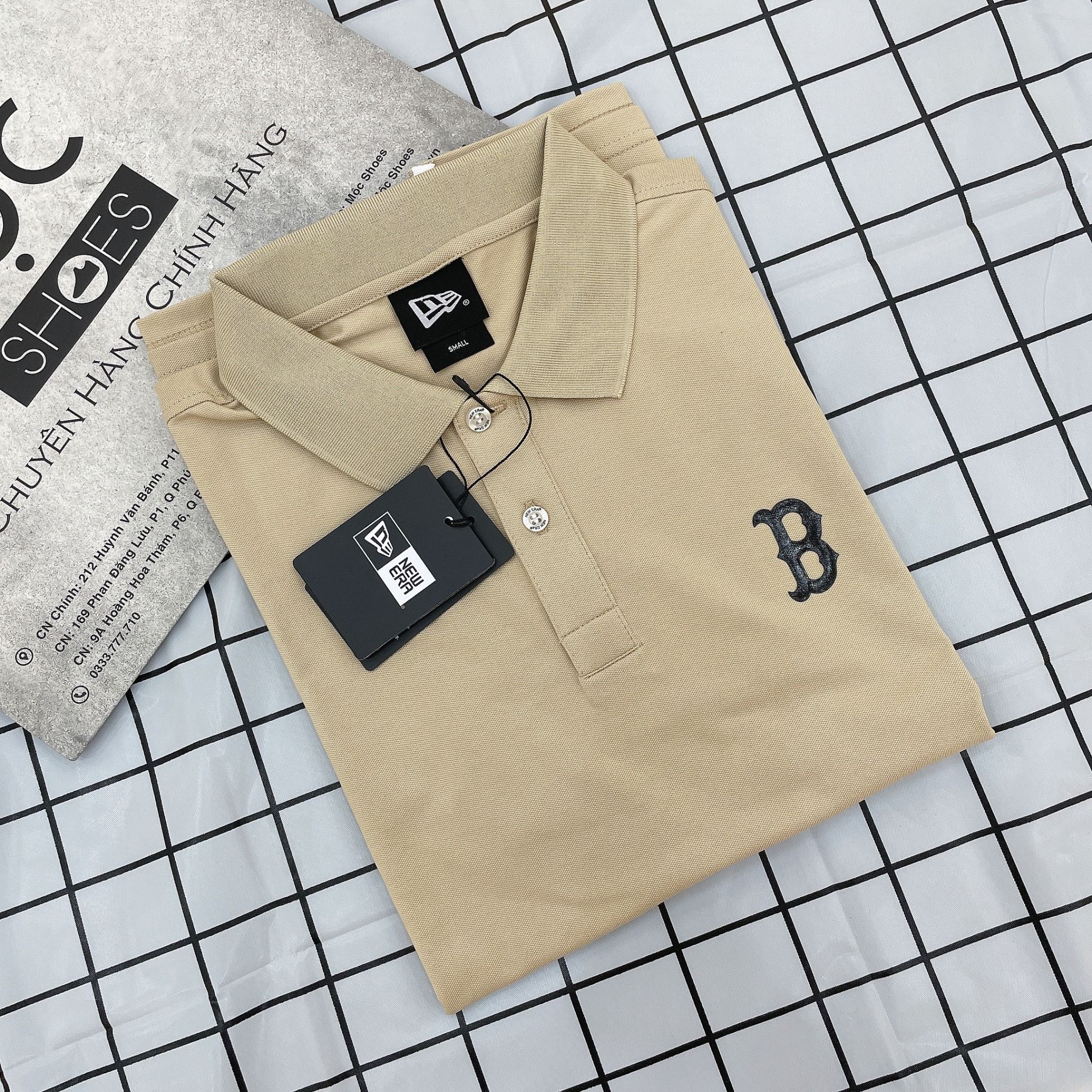1399 - HÀNG CHÍNH HÃNG - ÁO NEW ERA - POLO LOGO *B* - NÂU NHẠT - CODE: 13718757