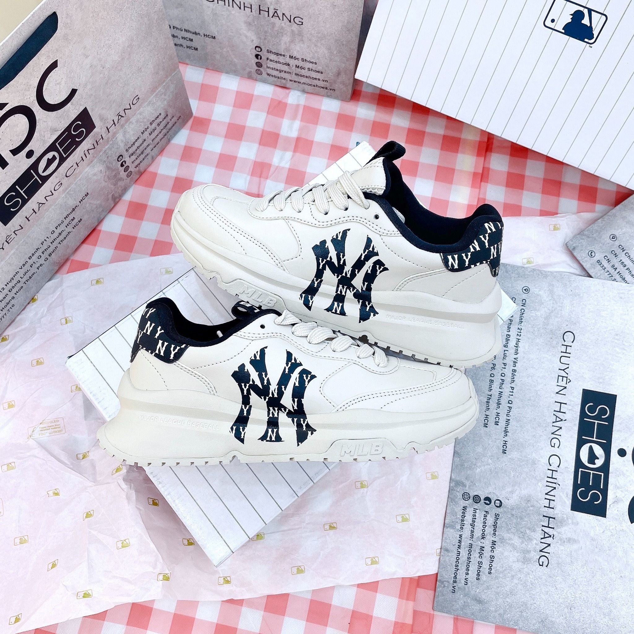 1401 - HÀNG CHÍNH HÃNG - GIÀY MLB CHUNKY RUNNER CLASSIC MONOGRAM NEW YORK YANKEES - TRẮNG/ĐEN - CODE: 3ASHRJ13N