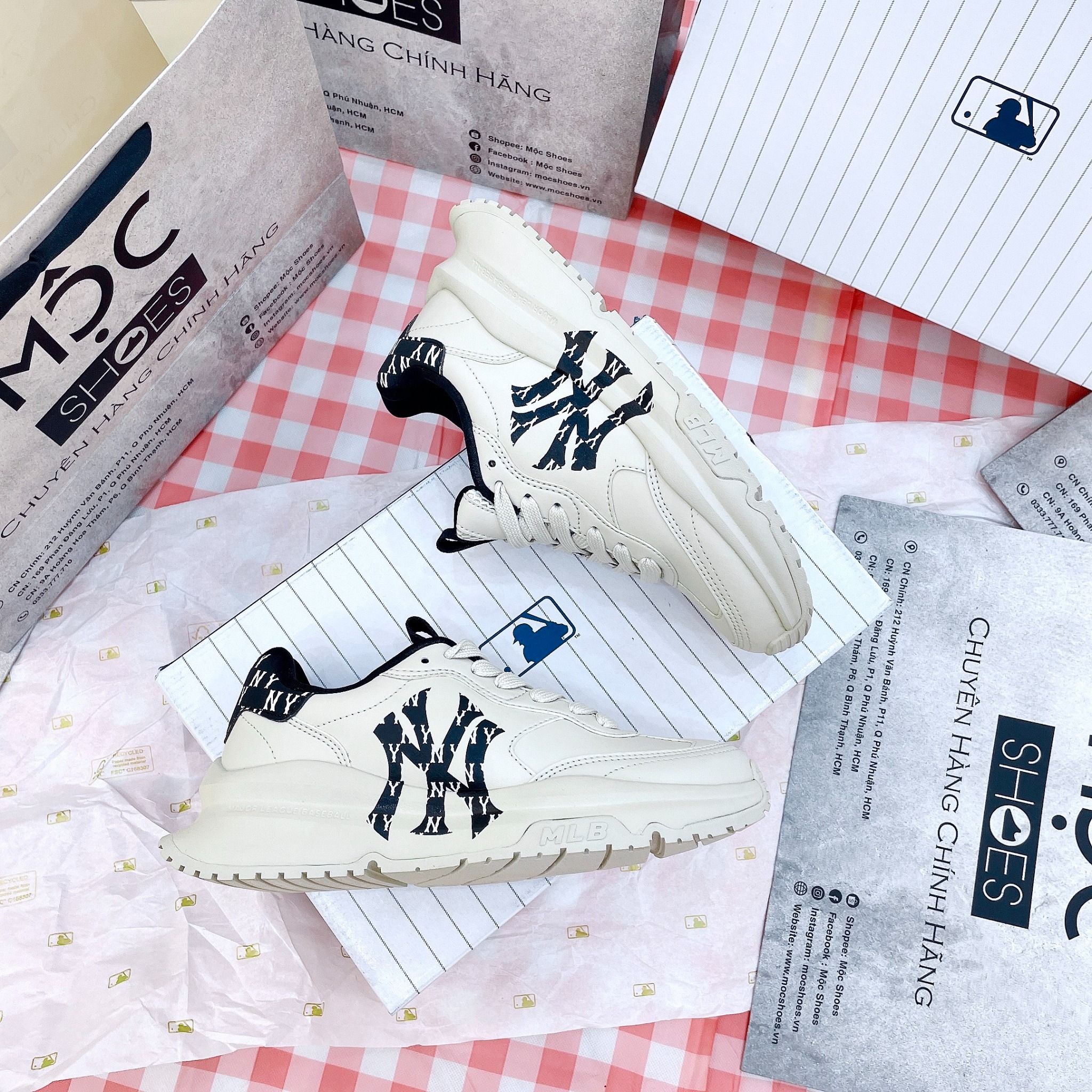1401 - HÀNG CHÍNH HÃNG - GIÀY MLB CHUNKY RUNNER CLASSIC MONOGRAM NEW YORK YANKEES - TRẮNG/ĐEN - CODE: 3ASHRJ13N