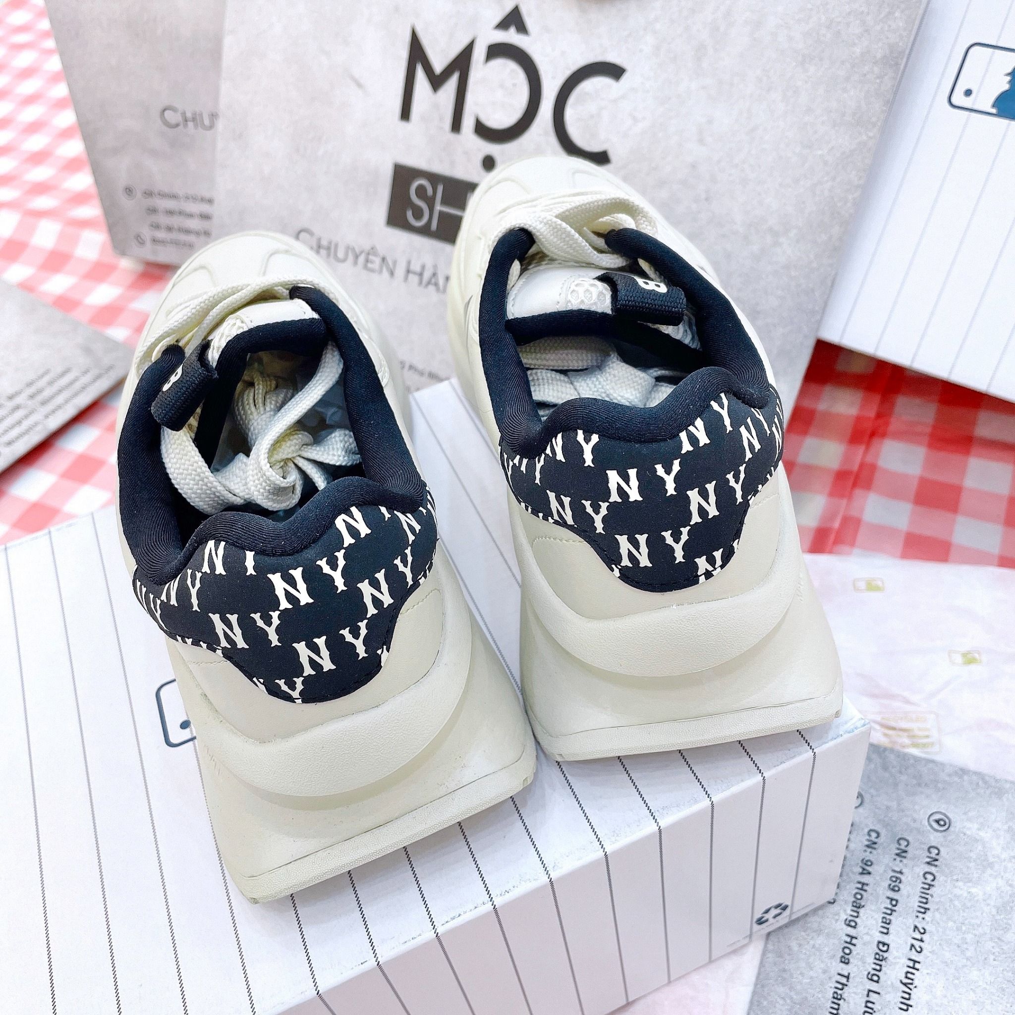 1401 - HÀNG CHÍNH HÃNG - GIÀY MLB CHUNKY RUNNER CLASSIC MONOGRAM NEW YORK YANKEES - TRẮNG/ĐEN - CODE: 3ASHRJ13N