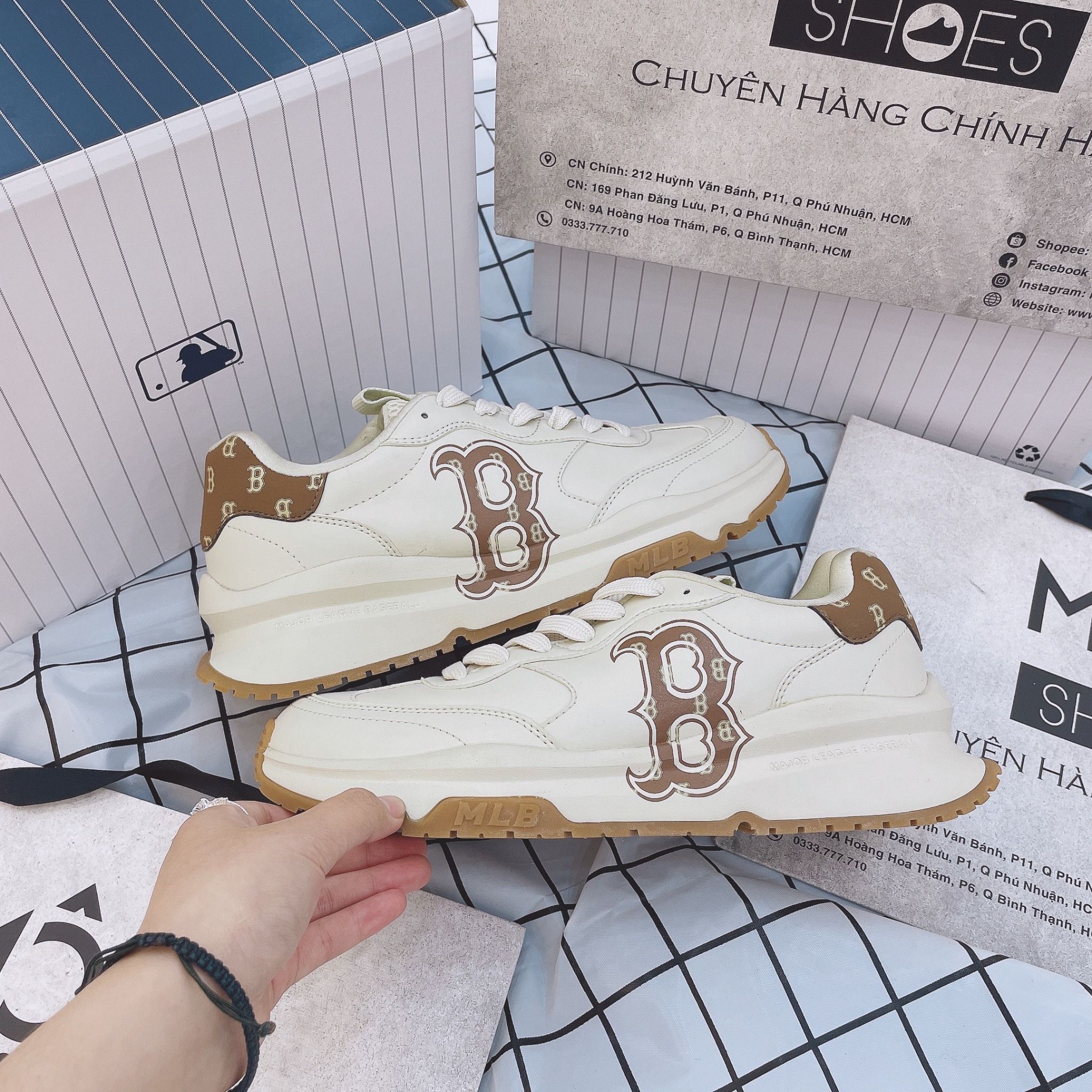 1404 - HÀNG CHÍNH HÃNG - GIÀY MLB CHUNKY RUNNER CLASSIC MONOGRAM BOSTON RED SOX - TRẮNG ĐẾ GUM - CODE: 3ASHRJ13N