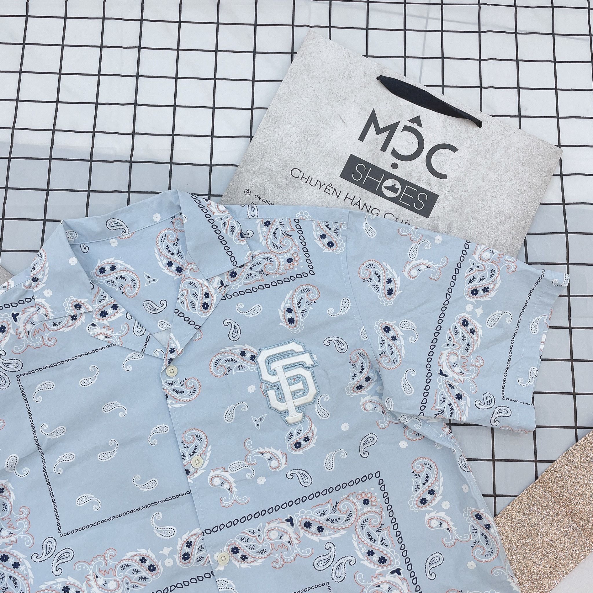 1409 - HÀNG CHÍNH HÃNG - ÁO SƠ MI MLB PAISLEY BALCK LOGO SHORT - SLEEVED SHIRT SAN FRANCISCO GIANTS - *BLUE* - CODE: 31WSH3131-14S