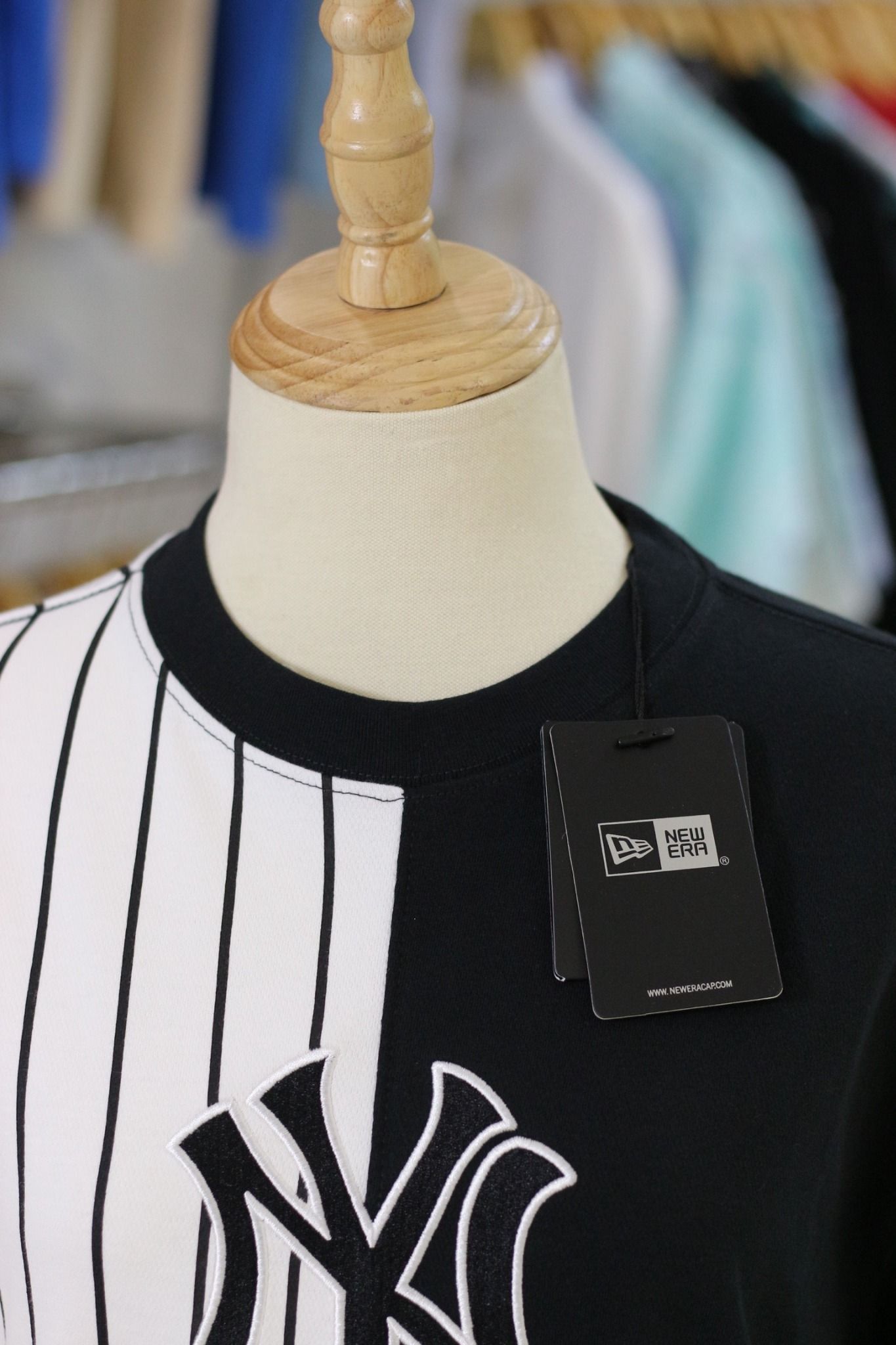 1452 - HÀNG CHÍNH HÃNG - ÁO NEW ERA - NY KẺ SỌC * TRẮNG/ĐEN* - CODE: 60416312