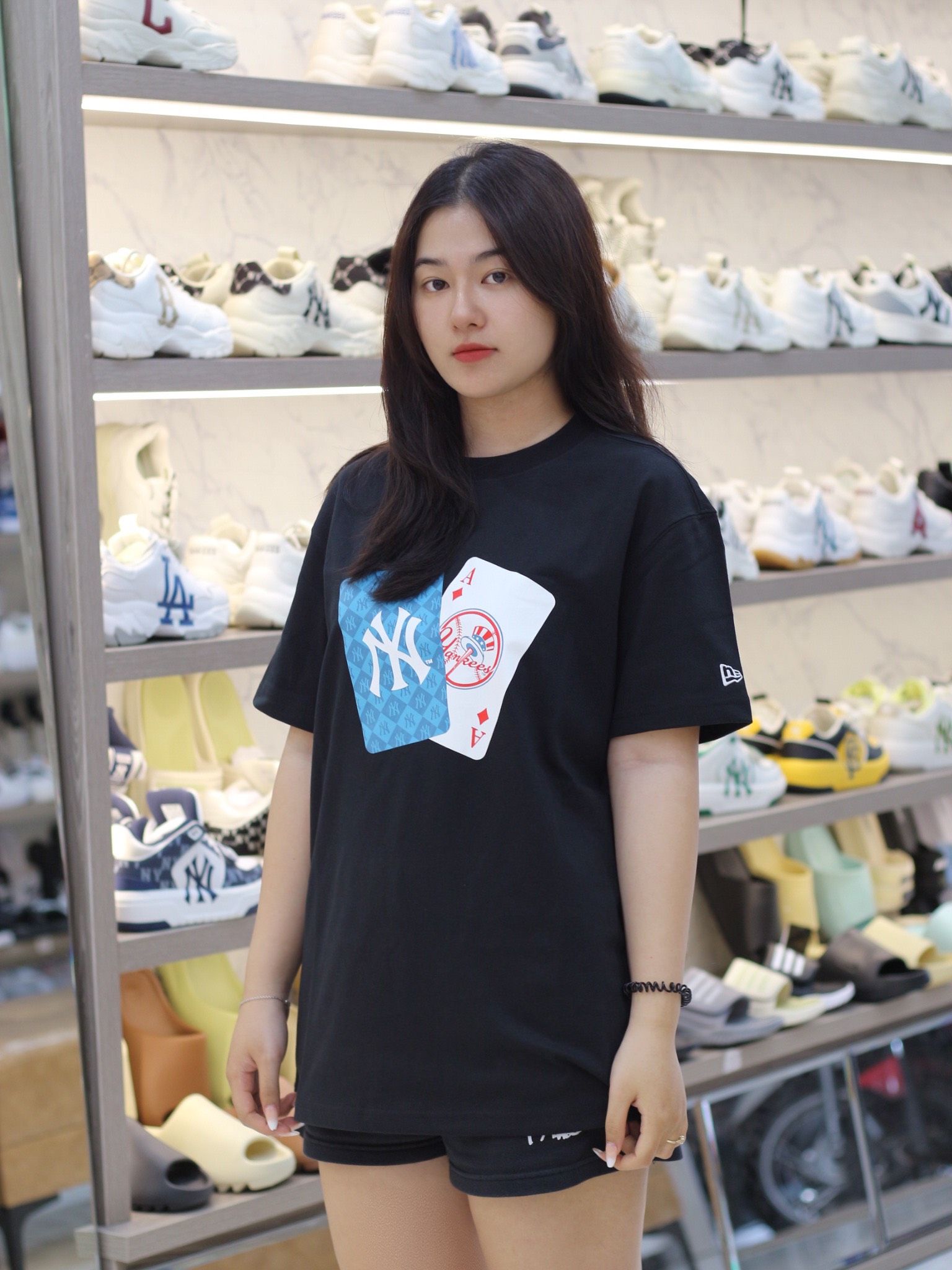 1271 - HÀNG CHÍNH HÃNG - ÁO THUN NEW ERA - PLAY CARD NEW YORK YANKEES - BLACK - CODE : 13702545