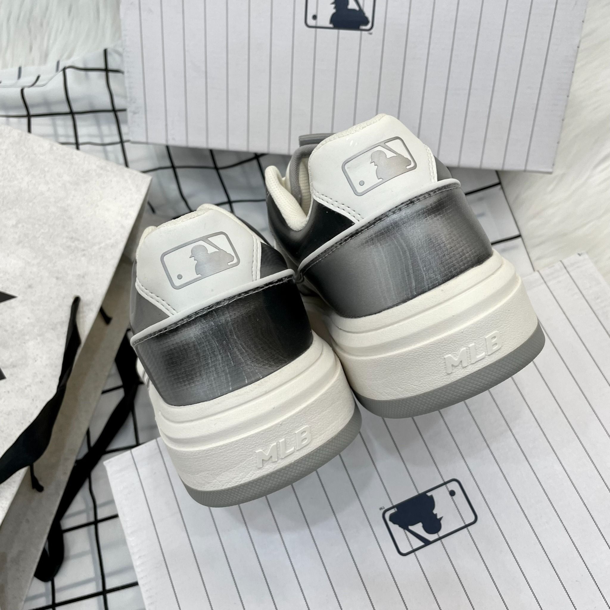1471 - HÀNG CHÍNH HÃNG - GIÀY MLB CHUNKY LINER BOSTON RED SOX - XÁM TRẮNG - CODE: 3ASXCLH3N-43GRS