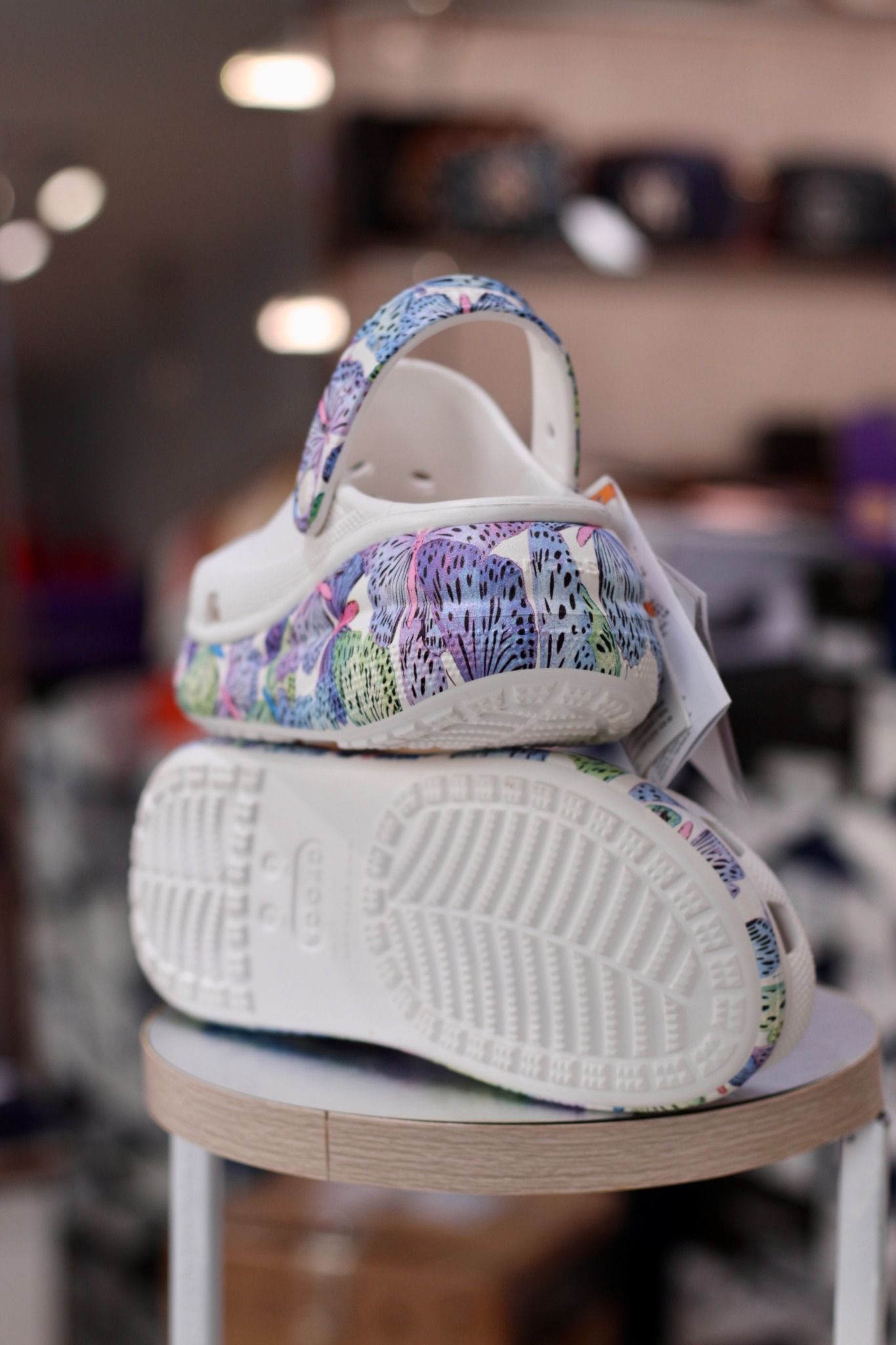 1385 - HÀNG CHÍNH HÃNG - GIÀY CLOG UNISEX CROCS CRUSH BUTTERFLY WHITE CLASSIC *ĐẾ CAO* - TRẮNG - CODE : 208258-94S