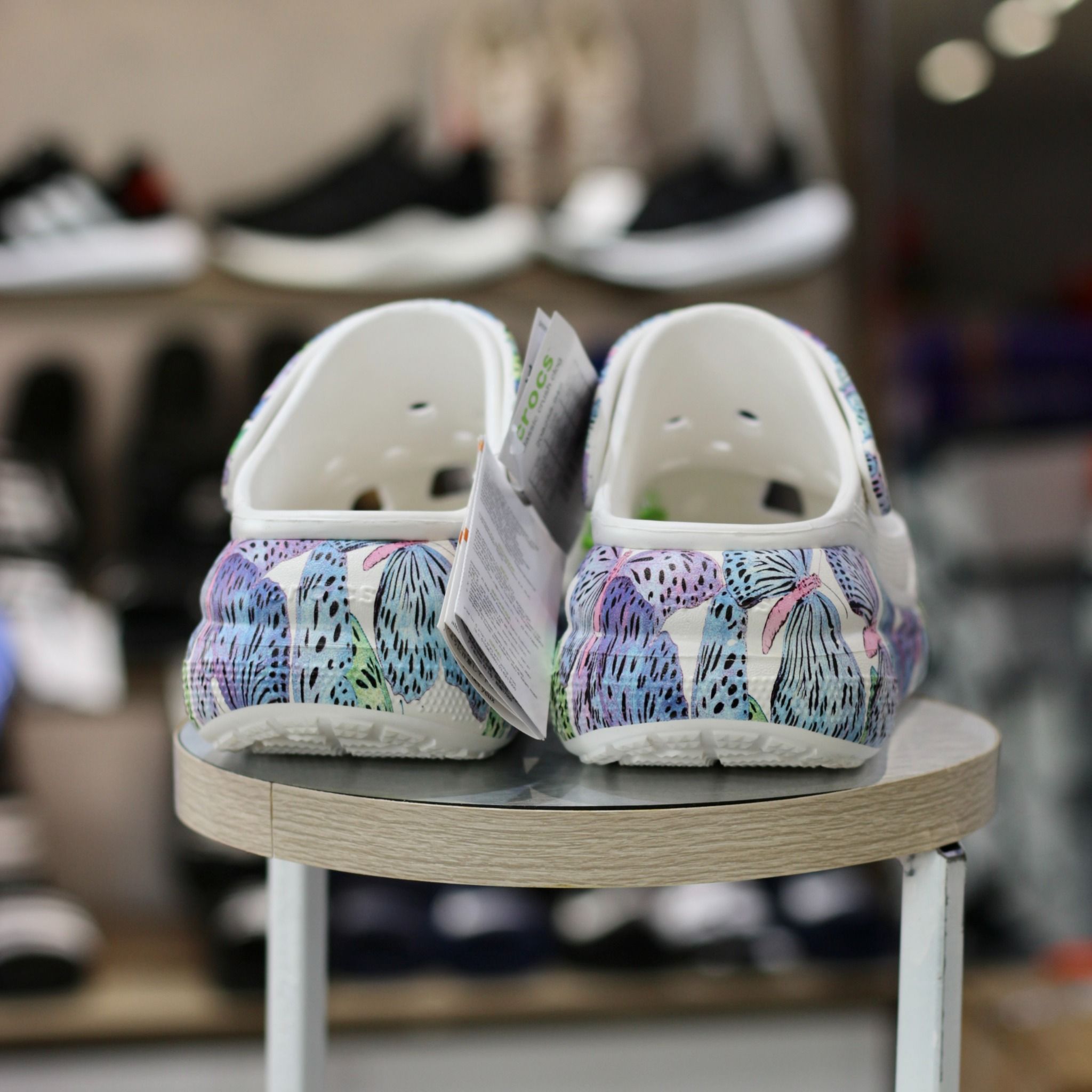 1385 - HÀNG CHÍNH HÃNG - GIÀY CLOG UNISEX CROCS CRUSH BUTTERFLY WHITE CLASSIC *ĐẾ CAO* - TRẮNG - CODE : 208258-94S