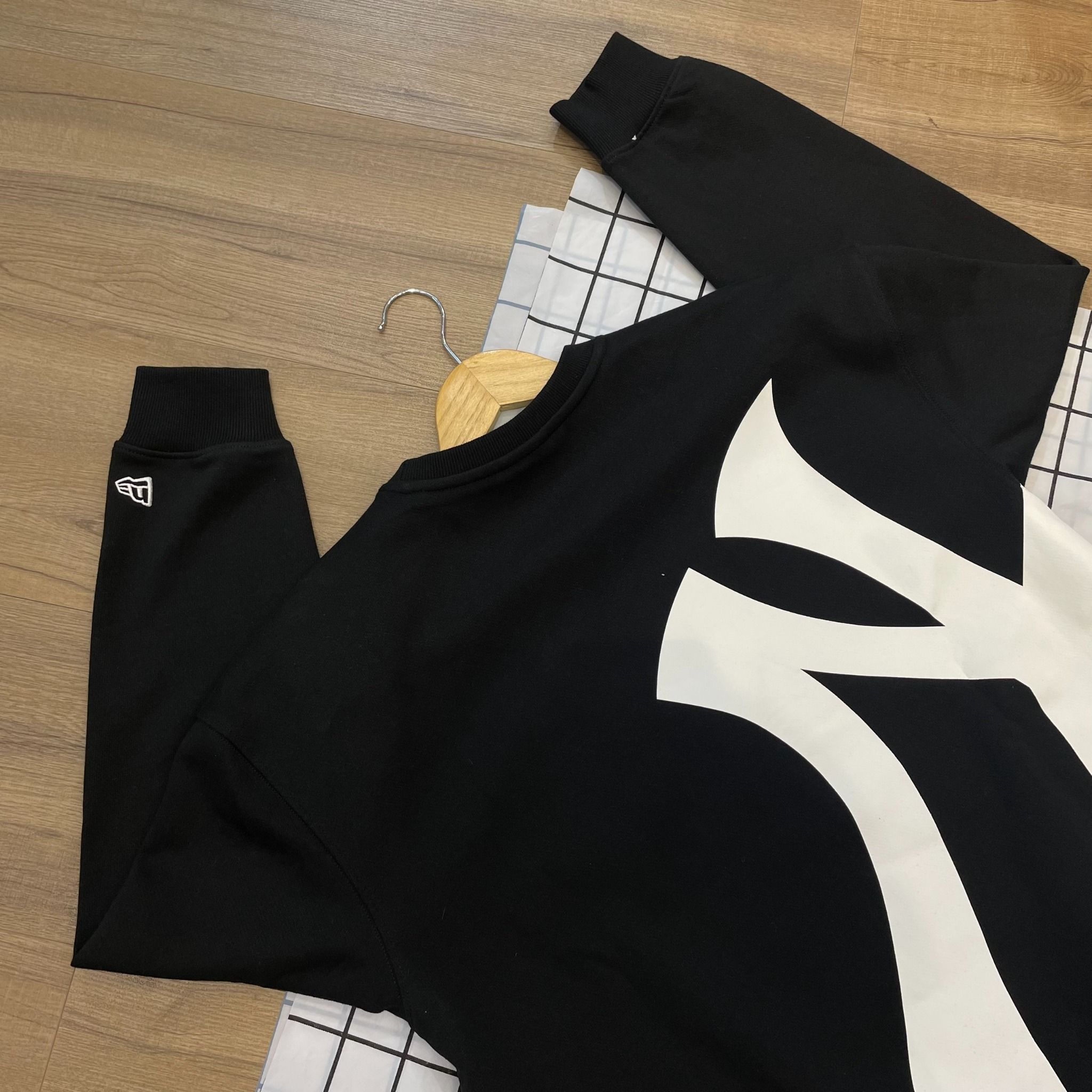 1487 - HÀNG CHÍNH HÃNG - ÁO SWEATER NEW ERA NY BIG LOGO -