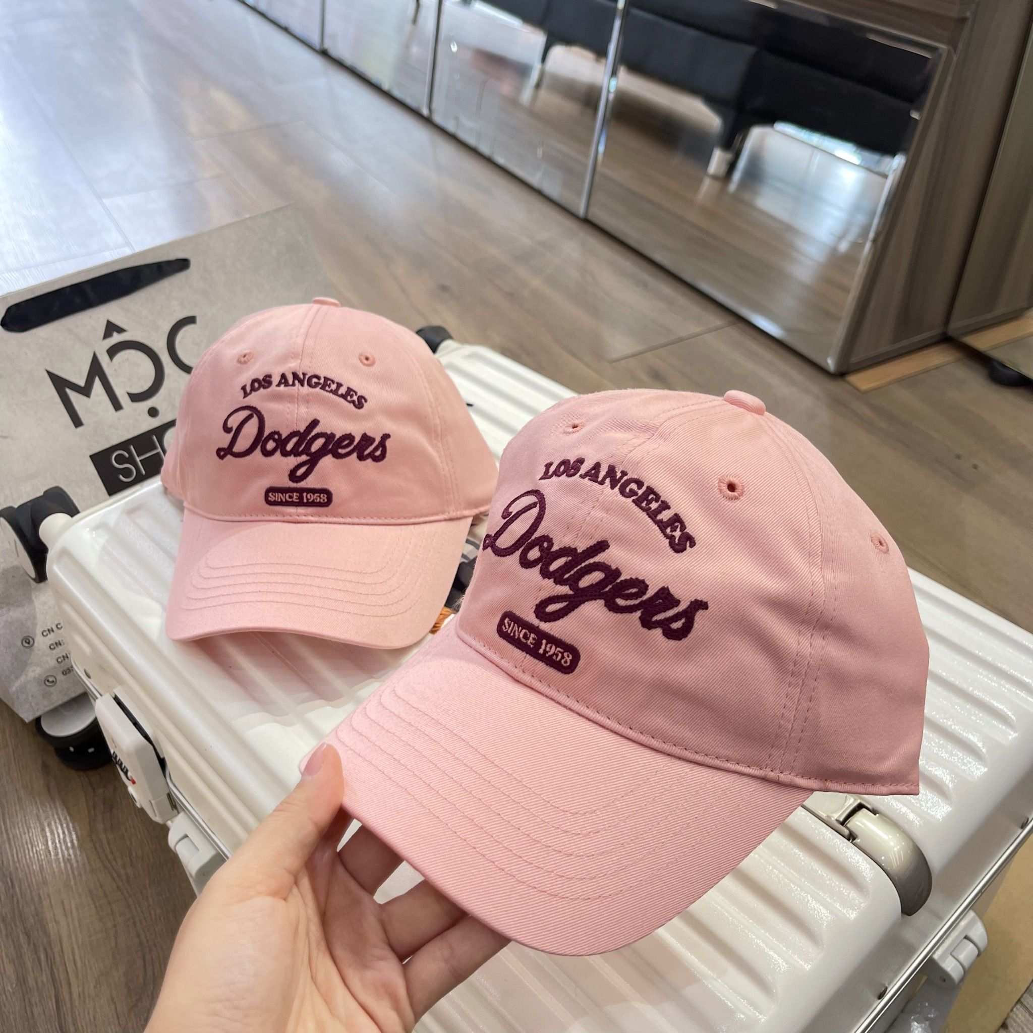 1504 - HÀNG CHÍNH HÃNG - Mũ - Nón Lưỡi Trai MLB *DOGERS* - HỒNG (Form Mềm) - AUTHENTIC 100%
