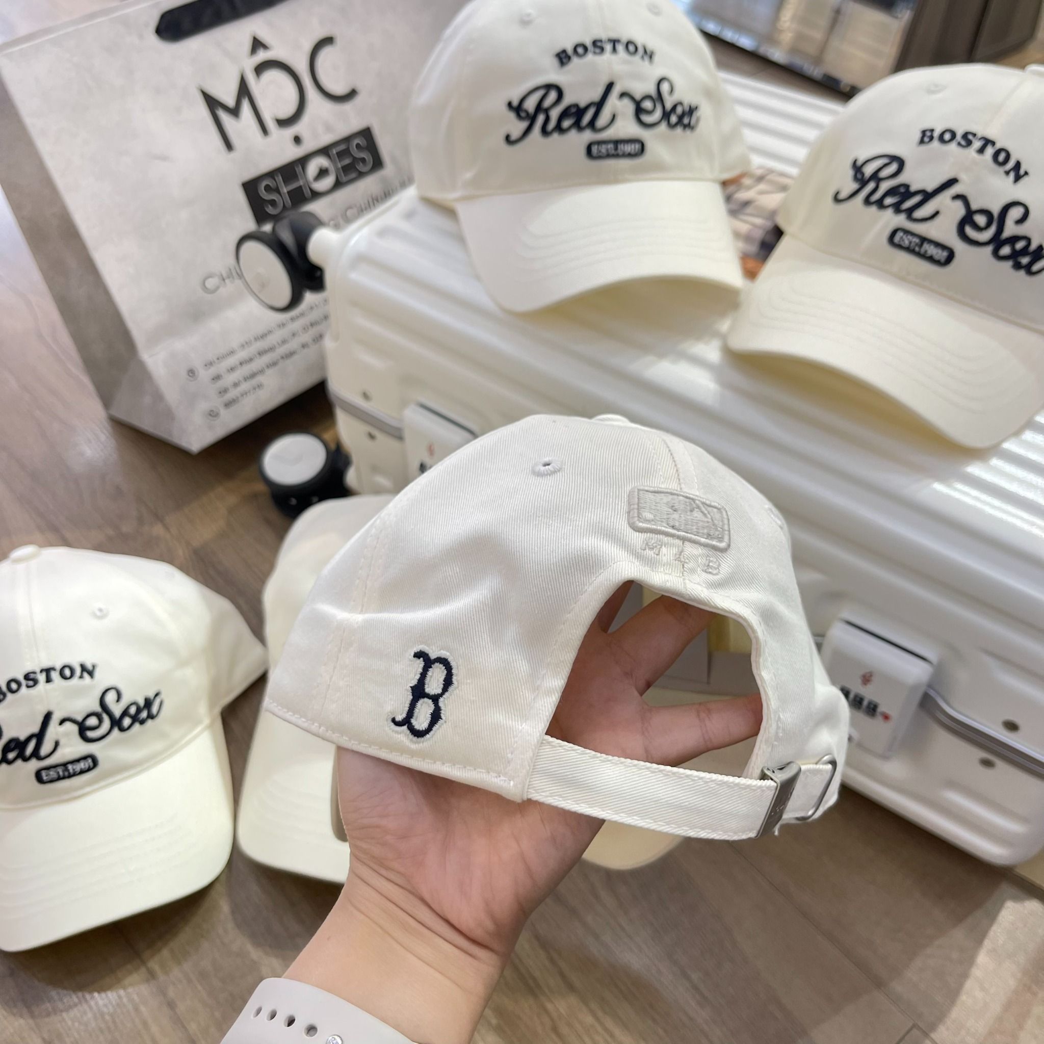 1506 - HÀNG CHÍNH HÃNG - Mũ - Nón Lưỡi Trai MLB *DOGERS* - TRẮNG (Form Mềm) - AUTHENTIC 100%