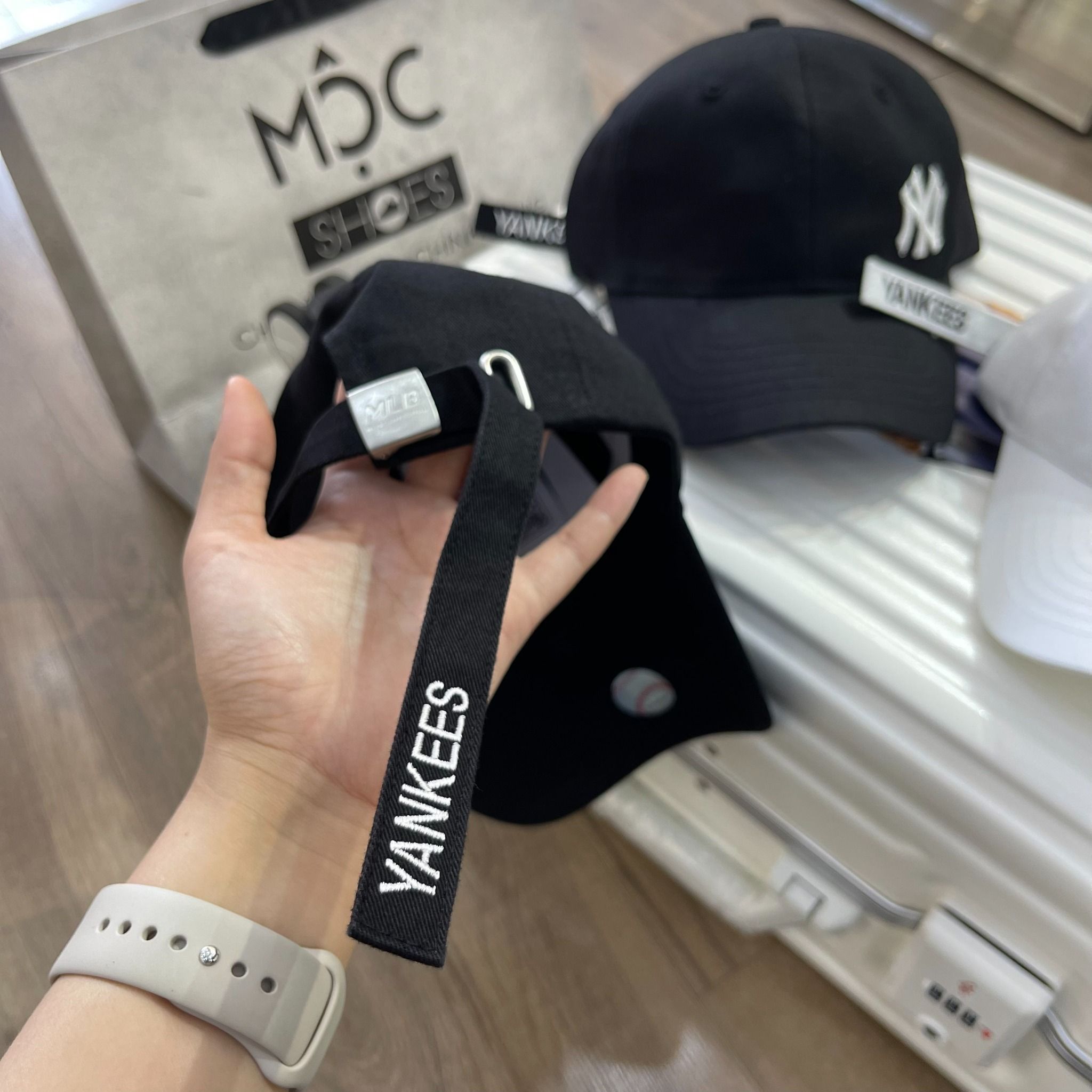 1510 - HÀNG CHÍNH HÃNG - Mũ - Nón Lưỡi Trai MLB *LOGO NY* - ĐEN- DÂY DÀI - AUTHENTIC 100%