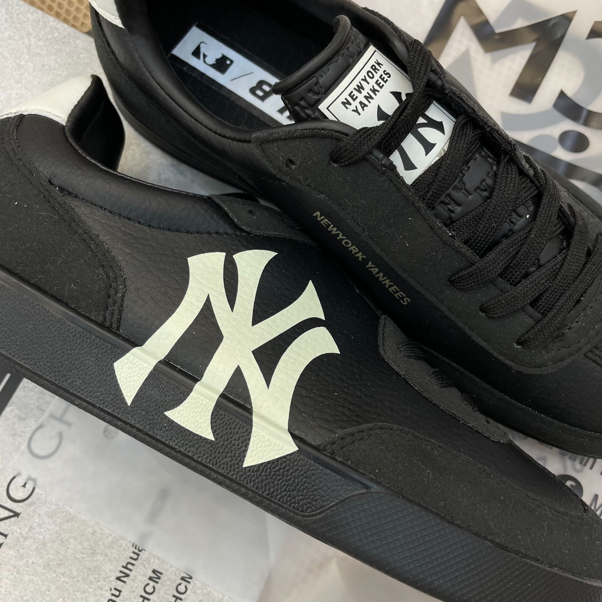 1516 - HÀNG CHÍNH HÃNG - GIÀY MLB SQUEEZE NEW YORK YANKEES -