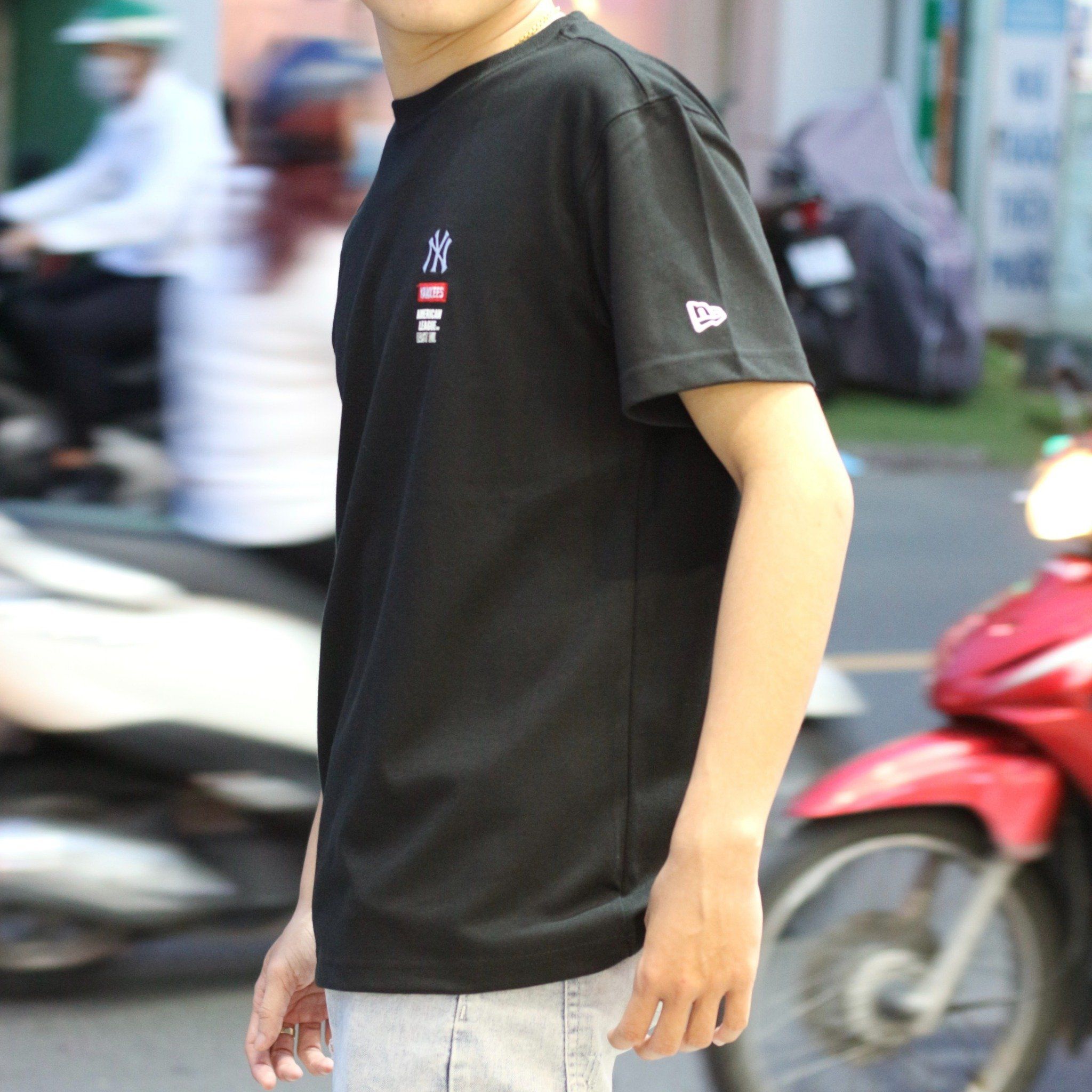 1498 - HÀNG CHÍNH HÃNG - ÁO NEW ERA x MLB NEW YORK YANKEES SHORT SLEEVE - ĐEN - CODE : 13700024