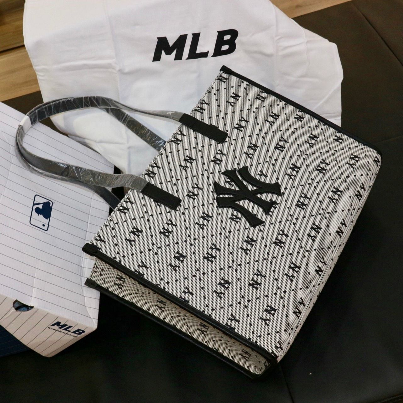 1494 - HÀNG CHÍNH HÃNG - TÚI MLB BIG DIAMOND MONOGRAM JACQUARD LARGE TOTE BAG NEW YORK YANKEES BLACK - CODE: 3AORL013N-50BKS