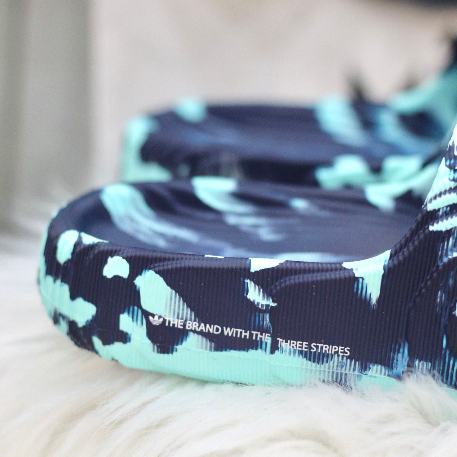1577- HÀNG CHÍNH HÃNG - DÉP ADIDAS 22 - BẬC THANG * MÀU LOANG XANH COBAN *