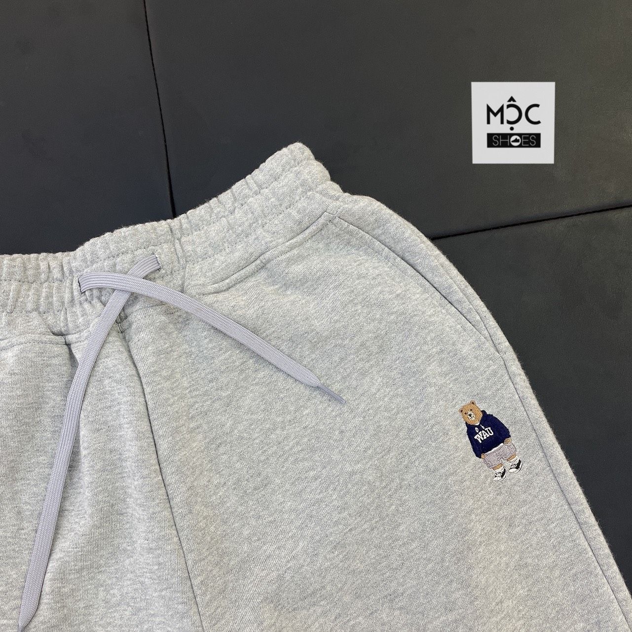 1592 - HÀNG CHÍNH HÃNG - QUẦN JOGGER WHO.AU STEVE HÌNH GẤU - XÁM - CODE: WHTMC4T31U