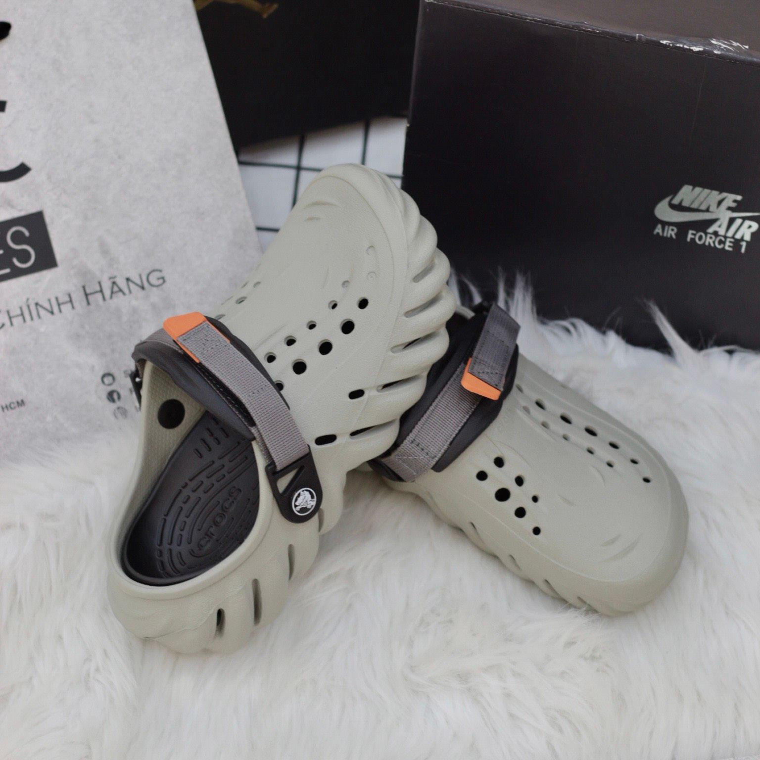  1257 - HÀNG CHÍNH HÃNG - DÉP CLOG UNISEX CROCS ECHO CLOG  - MÀU RÊU - *QUAI RANDOM* - CODE : 207937-1FT 