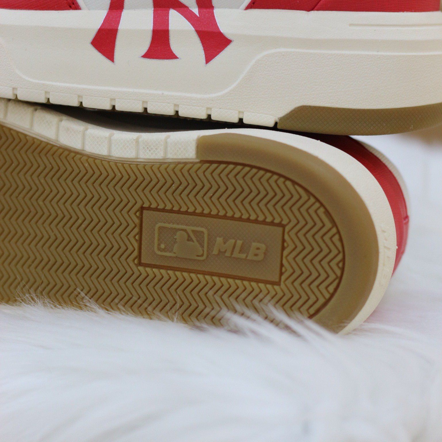 1593 - HÀNG CHÍNH HÃNG - GIÀY MLB CHUNKY LINER MID NY YANKEES - Saffiano Red - CODE: 3ASXLMF3N-50RDS