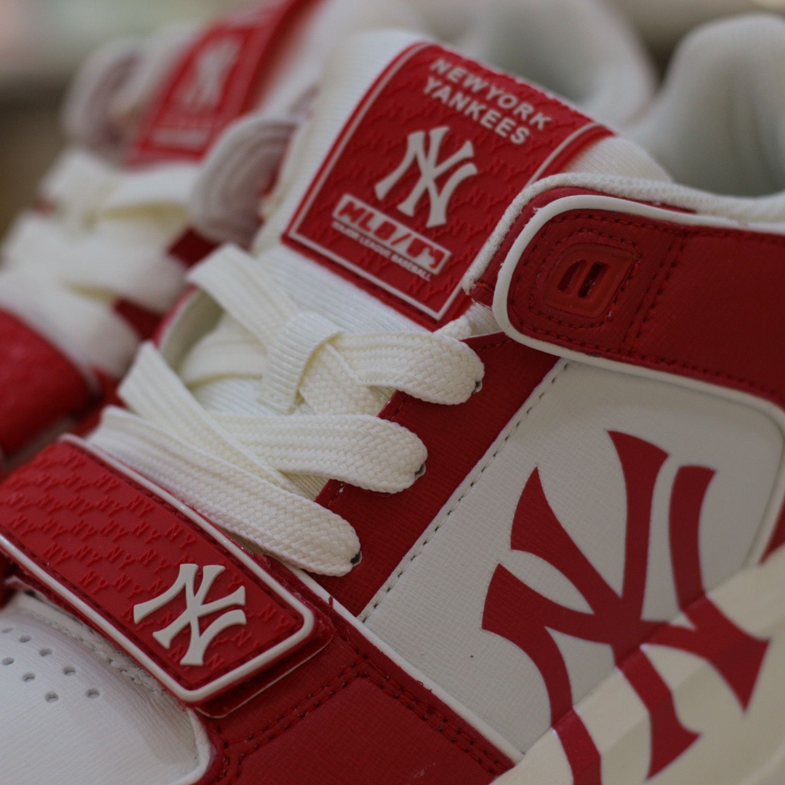 1593 - HÀNG CHÍNH HÃNG - GIÀY MLB CHUNKY LINER MID NY YANKEES - Saffiano Red - CODE: 3ASXLMF3N-50RDS