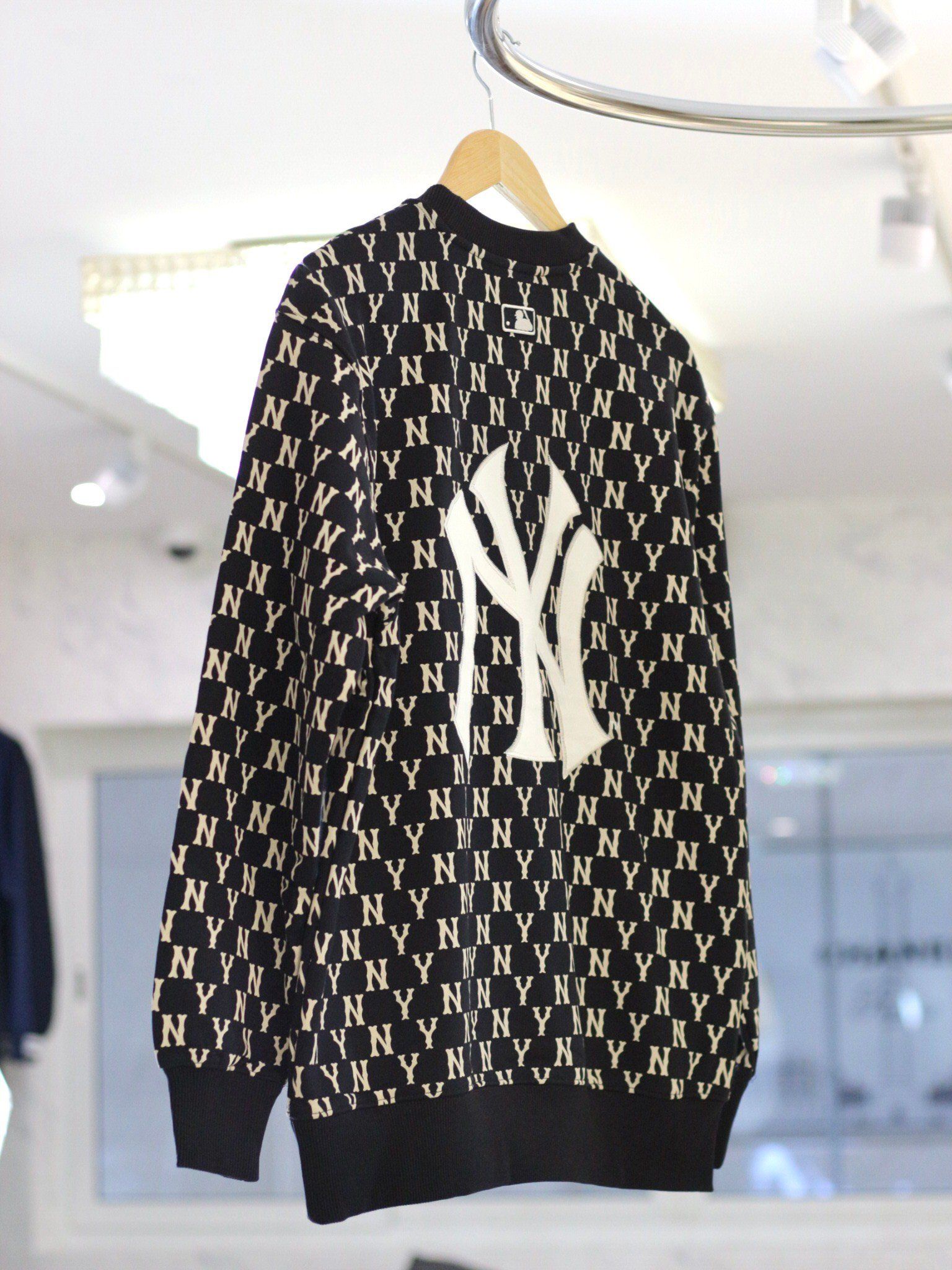 1601 - HÀNG CHÍNH HÃNG - ÁO SWEATER MLB MONOGRAM OVERFIT SWEATSHIRT NEW YORK YANKEES - MÀU ĐEN - CODE: 3AMTM0224-50BKS