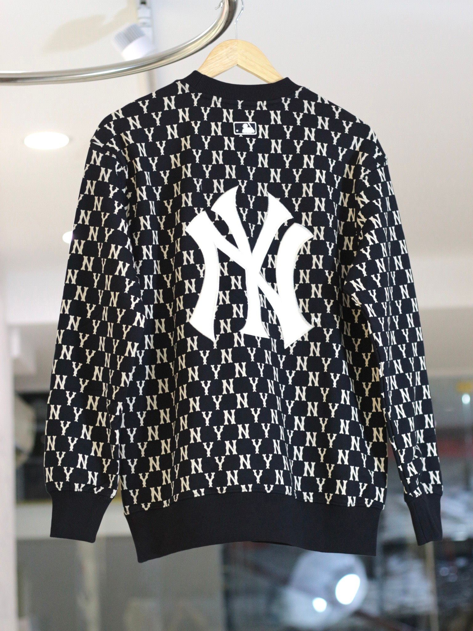 1601 - HÀNG CHÍNH HÃNG - ÁO SWEATER MLB MONOGRAM OVERFIT SWEATSHIRT NEW YORK YANKEES - MÀU ĐEN - CODE: 3AMTM0224-50BKS