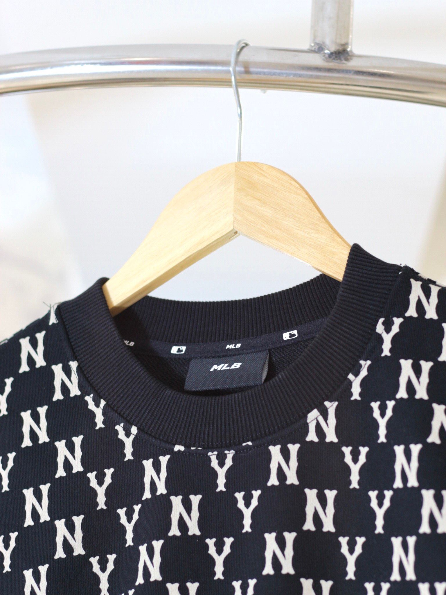 1601 - HÀNG CHÍNH HÃNG - ÁO SWEATER MLB MONOGRAM OVERFIT SWEATSHIRT NEW YORK YANKEES - MÀU ĐEN - CODE: 3AMTM0224-50BKS