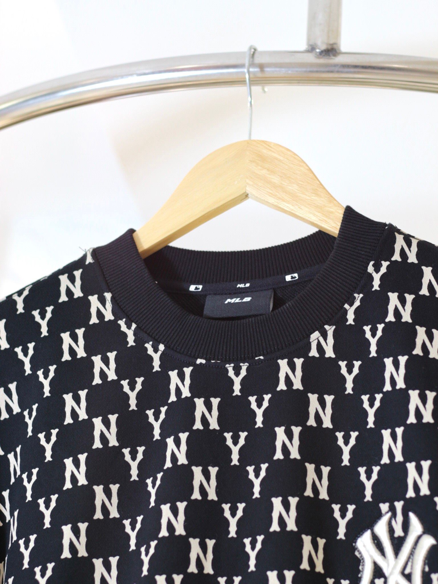 1601 - HÀNG CHÍNH HÃNG - ÁO SWEATER MLB MONOGRAM OVERFIT SWEATSHIRT NEW YORK YANKEES - MÀU ĐEN - CODE: 3AMTM0224-50BKS