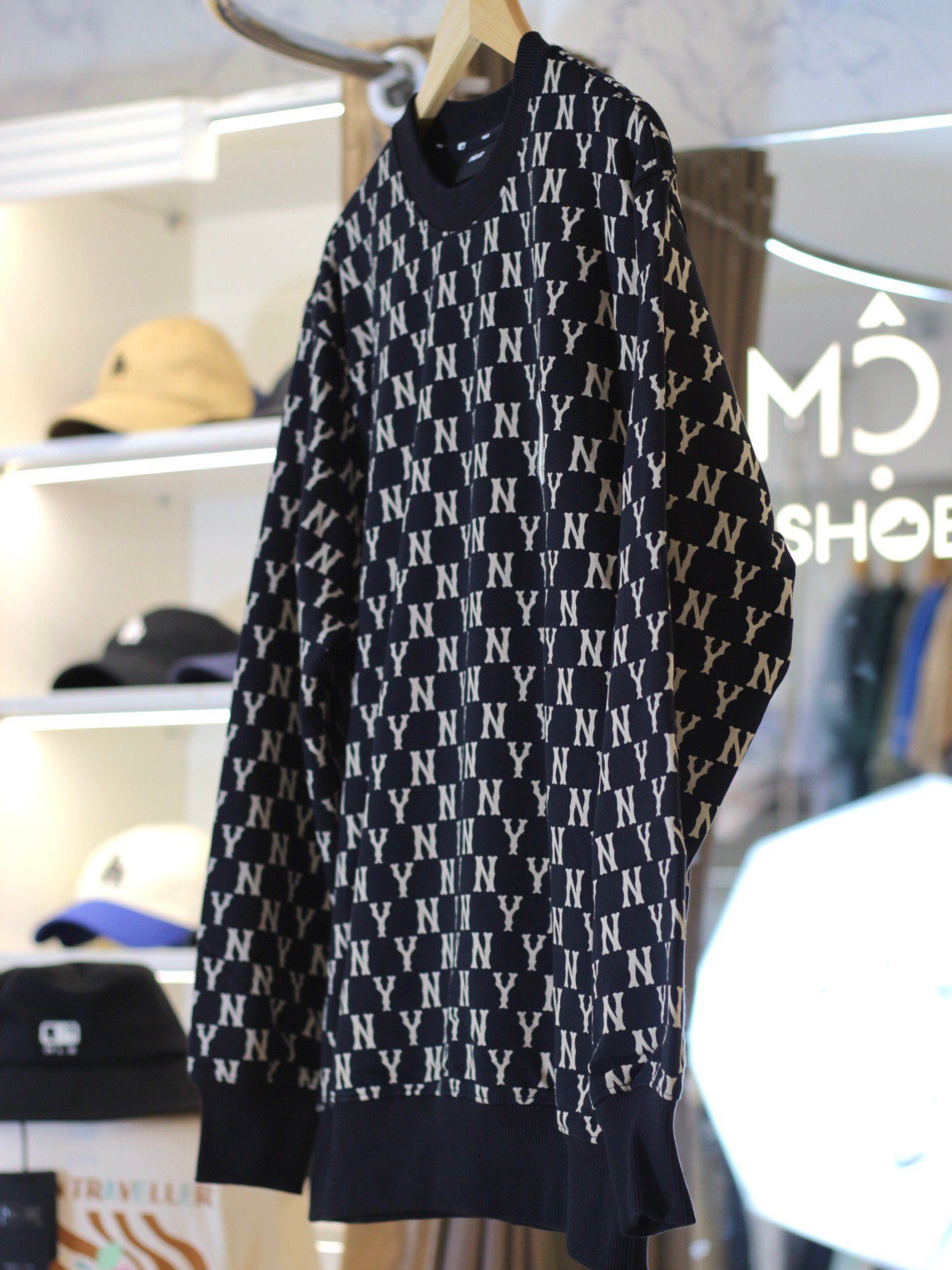1601 - HÀNG CHÍNH HÃNG - ÁO SWEATER MLB MONOGRAM OVERFIT SWEATSHIRT NEW YORK YANKEES - MÀU ĐEN - CODE: 3AMTM0224-50BKS
