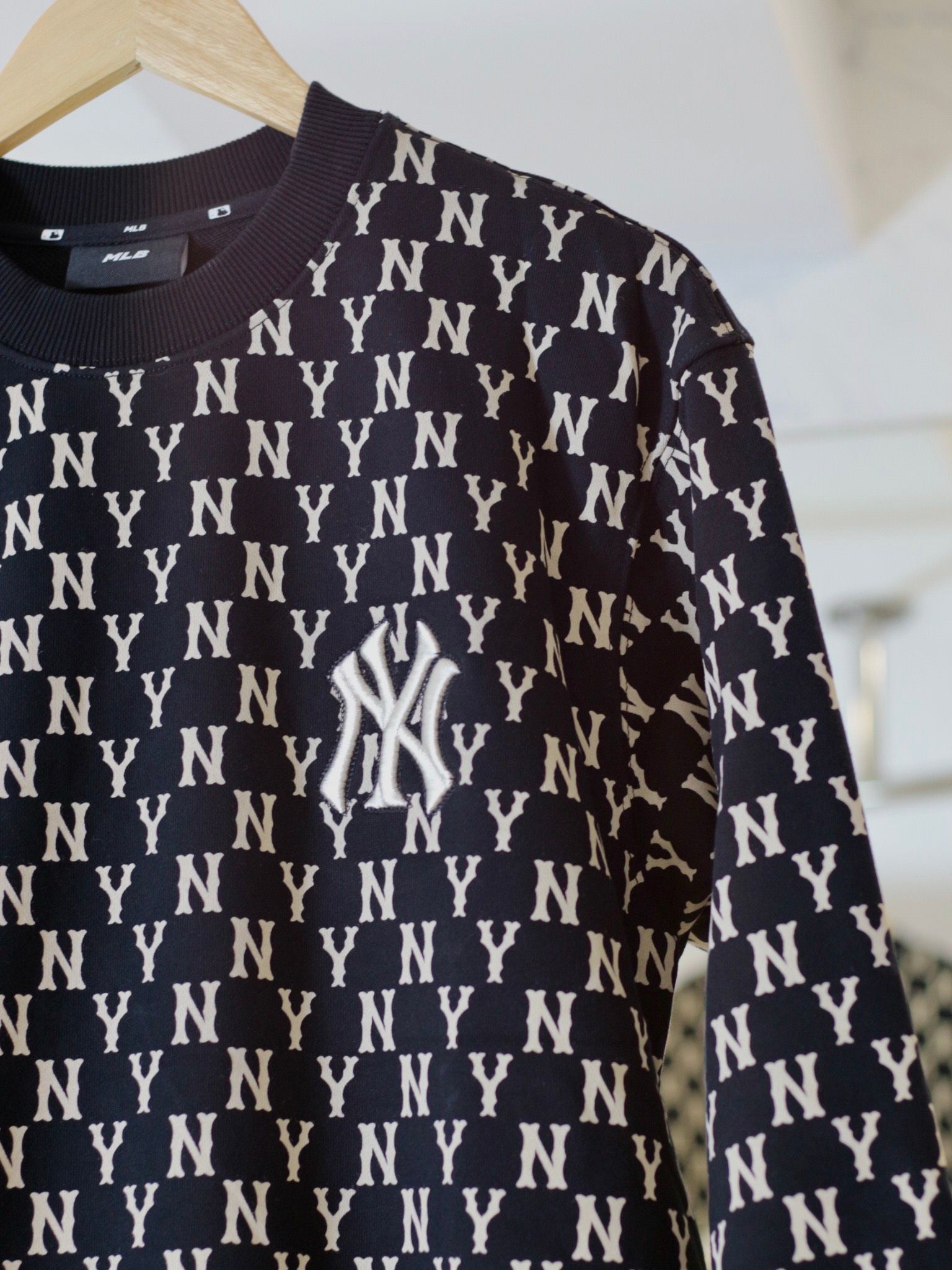 1601 - HÀNG CHÍNH HÃNG - ÁO SWEATER MLB MONOGRAM OVERFIT SWEATSHIRT NEW YORK YANKEES - MÀU ĐEN - CODE: 3AMTM0224-50BKS