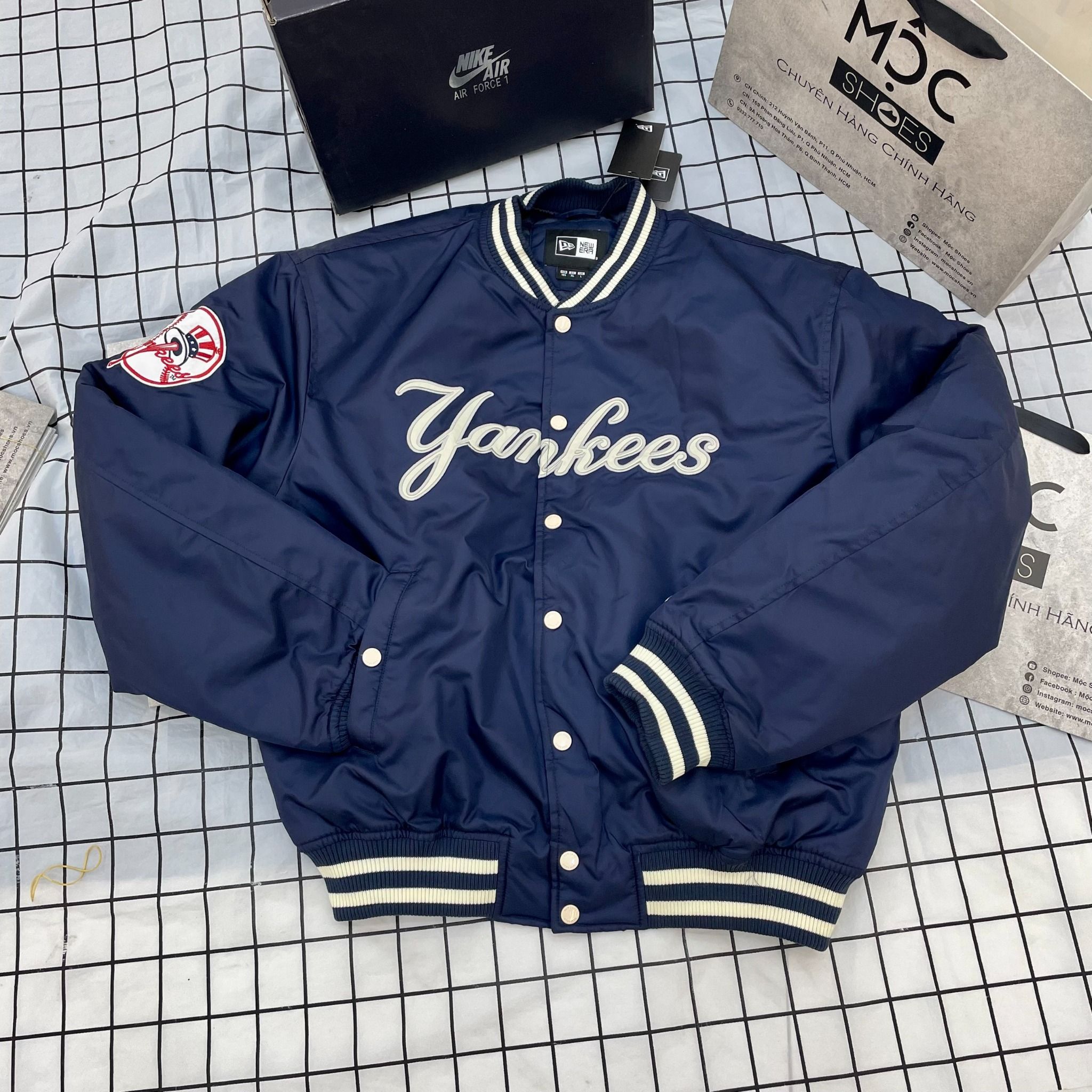 1606 - HÀNG CHÍNH HÃNG - ÁO KHOÁC BOMBER PHAO NEW ERA YANKEES - NAVY - CODE: 13781135