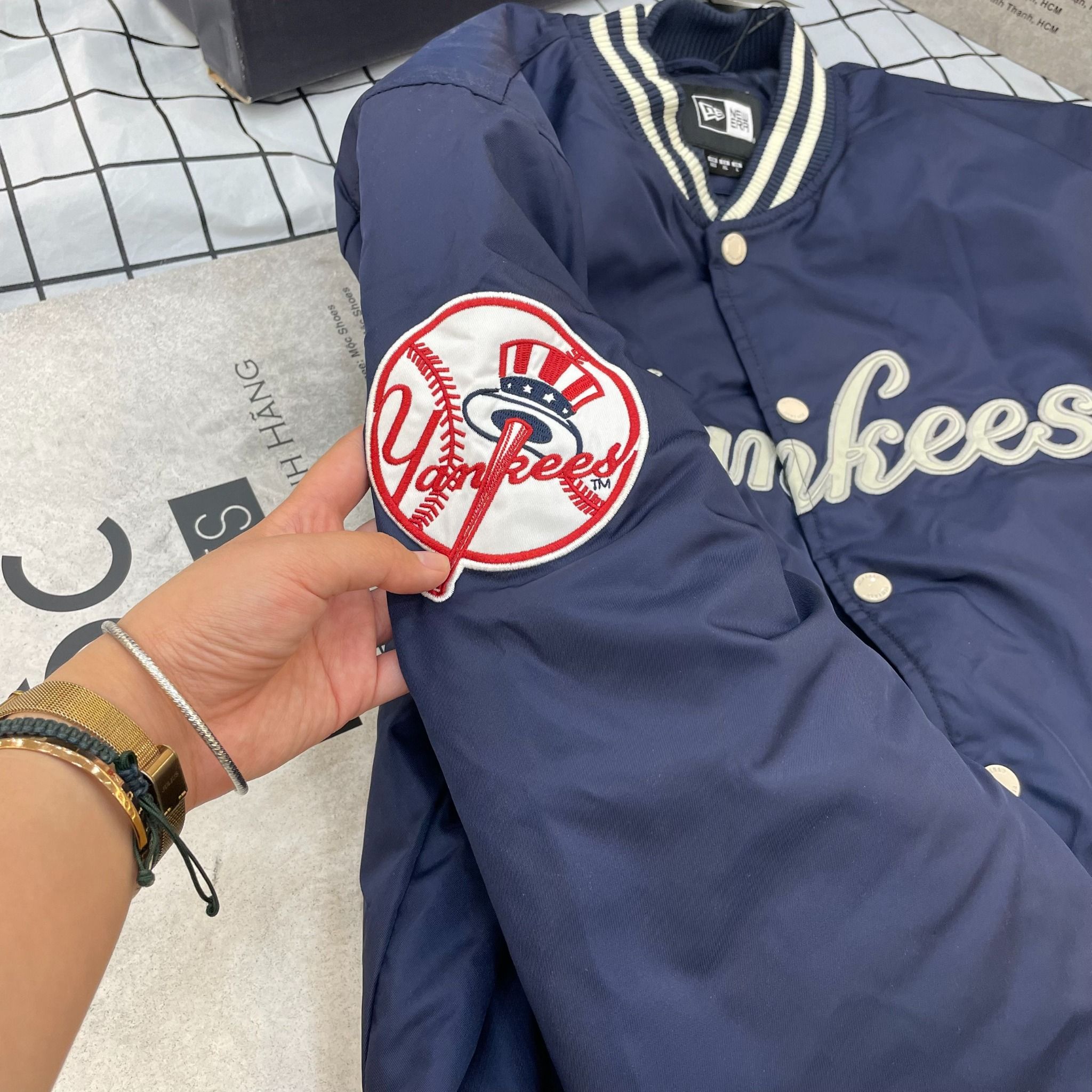 1606 - HÀNG CHÍNH HÃNG - ÁO KHOÁC BOMBER PHAO NEW ERA YANKEES - NAVY - CODE: 13781135