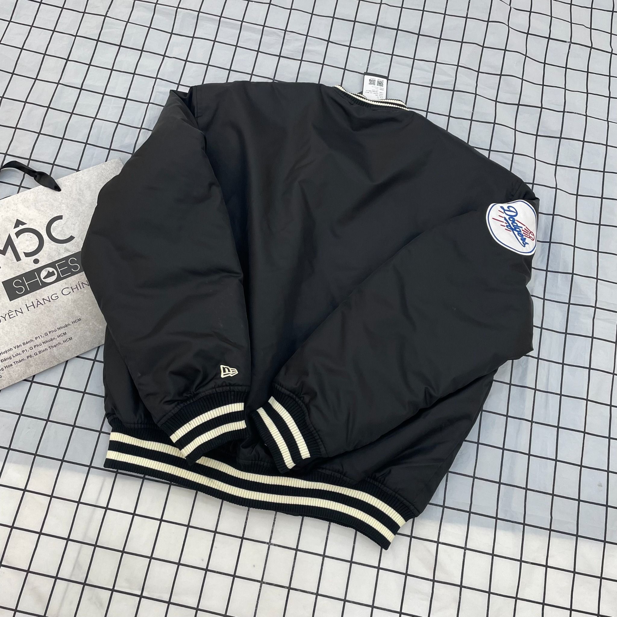 1605 - HÀNG CHÍNH HÃNG - ÁO KHOÁC BOMBER PHAO NEW ERA LA DODGERS - ĐEN - CODE: 13781137