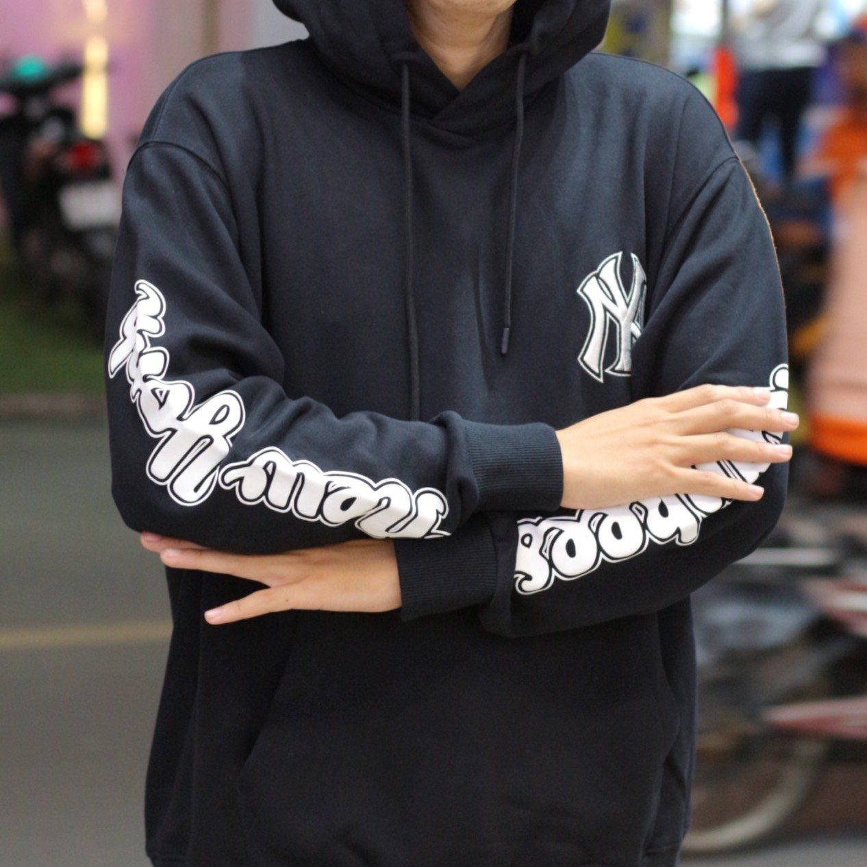 1610 - HÀNG CHÍNH HÃNG - ÁO NỈ OVERFIT CHẢI LÔNG MLB GIANTS TEE - MÀU ĐEN - CODE:31HD53061