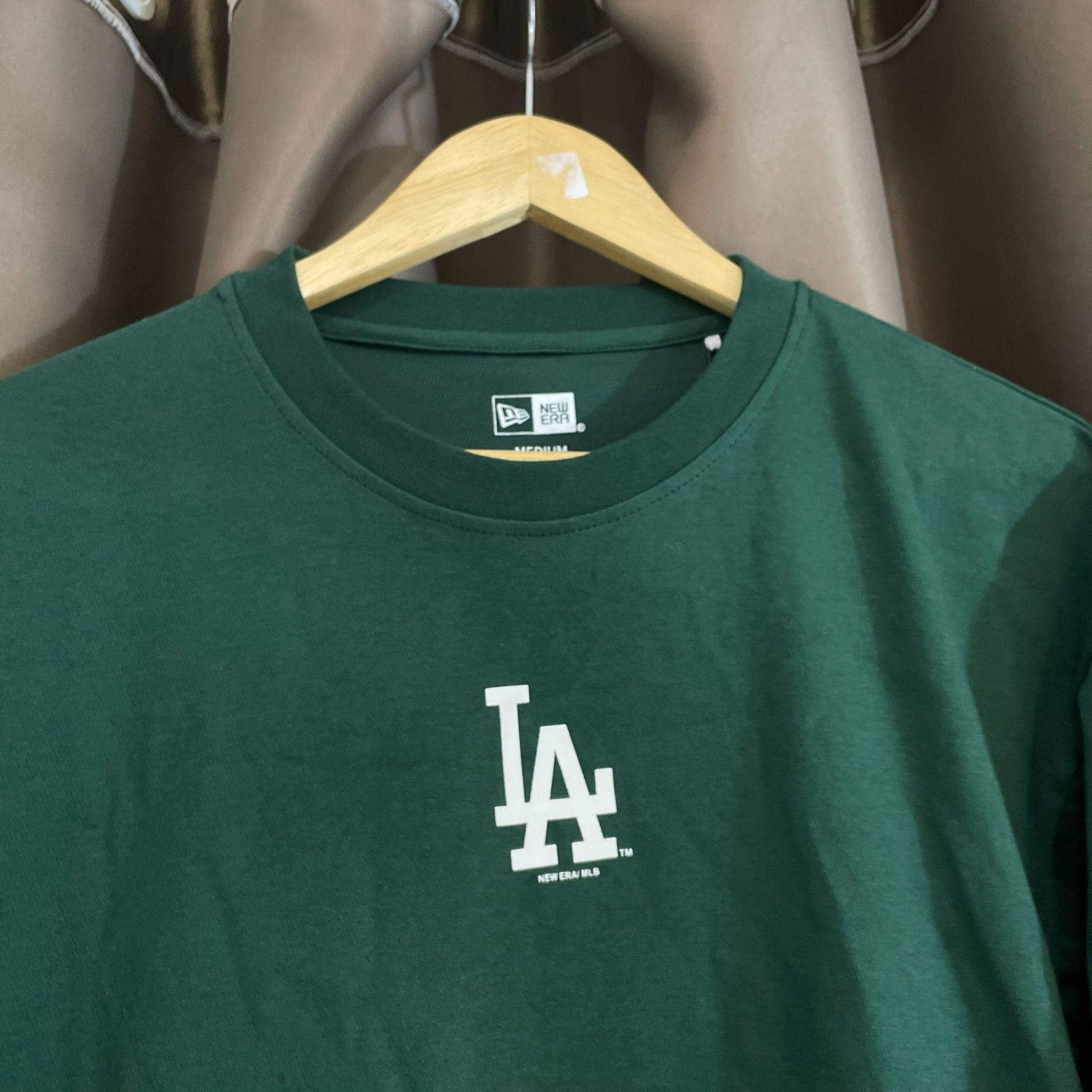 1630 - HÀNG CHÍNH HÃNG - ÁO THUN NEW ERA APPAREL - LA GREEN - CODE: 13516732