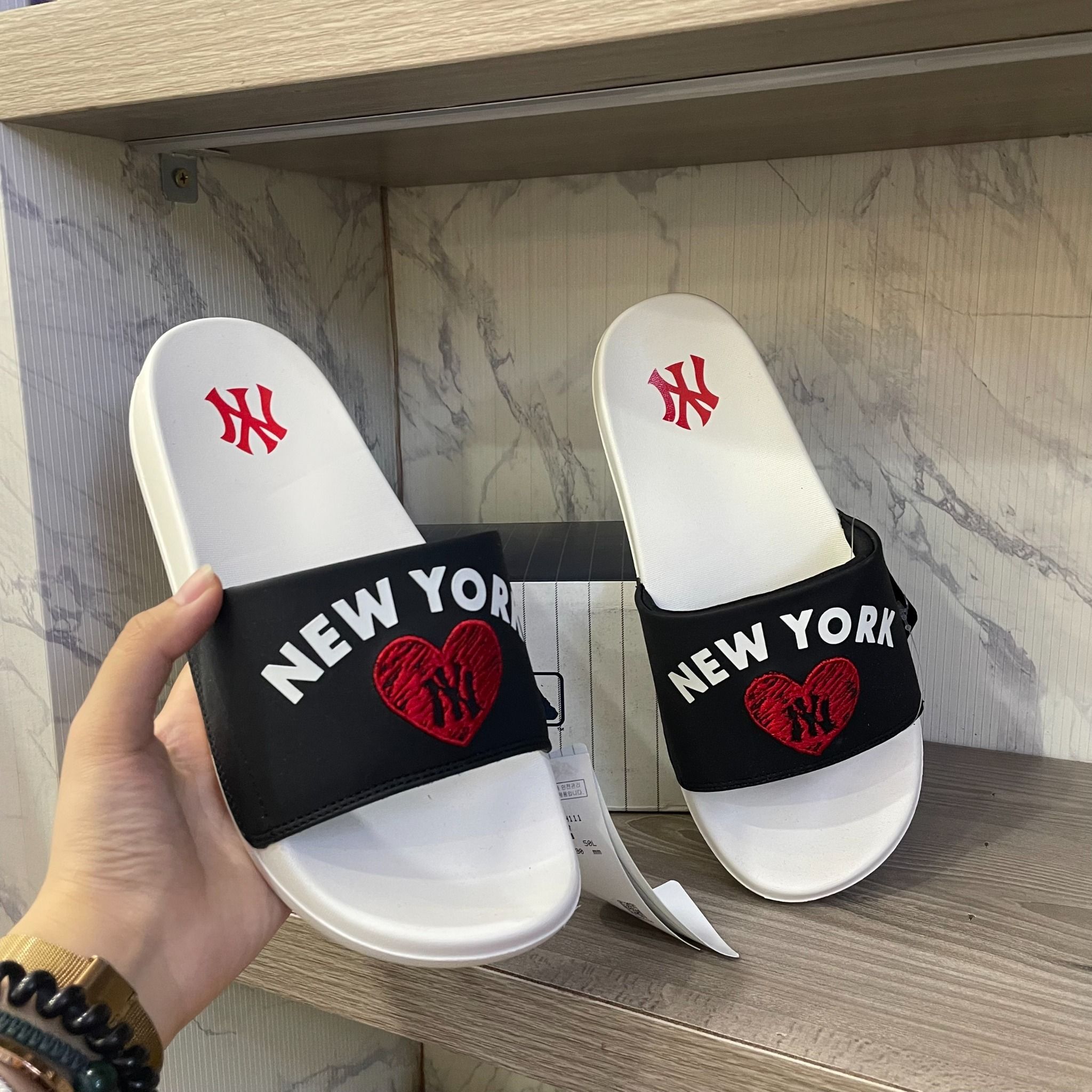 1656 - HÀNG CHÍNH HÃNG - DÉP MLB MOUND HEART NEW YORK YANKEES - CODE: 32SHHH111-50L