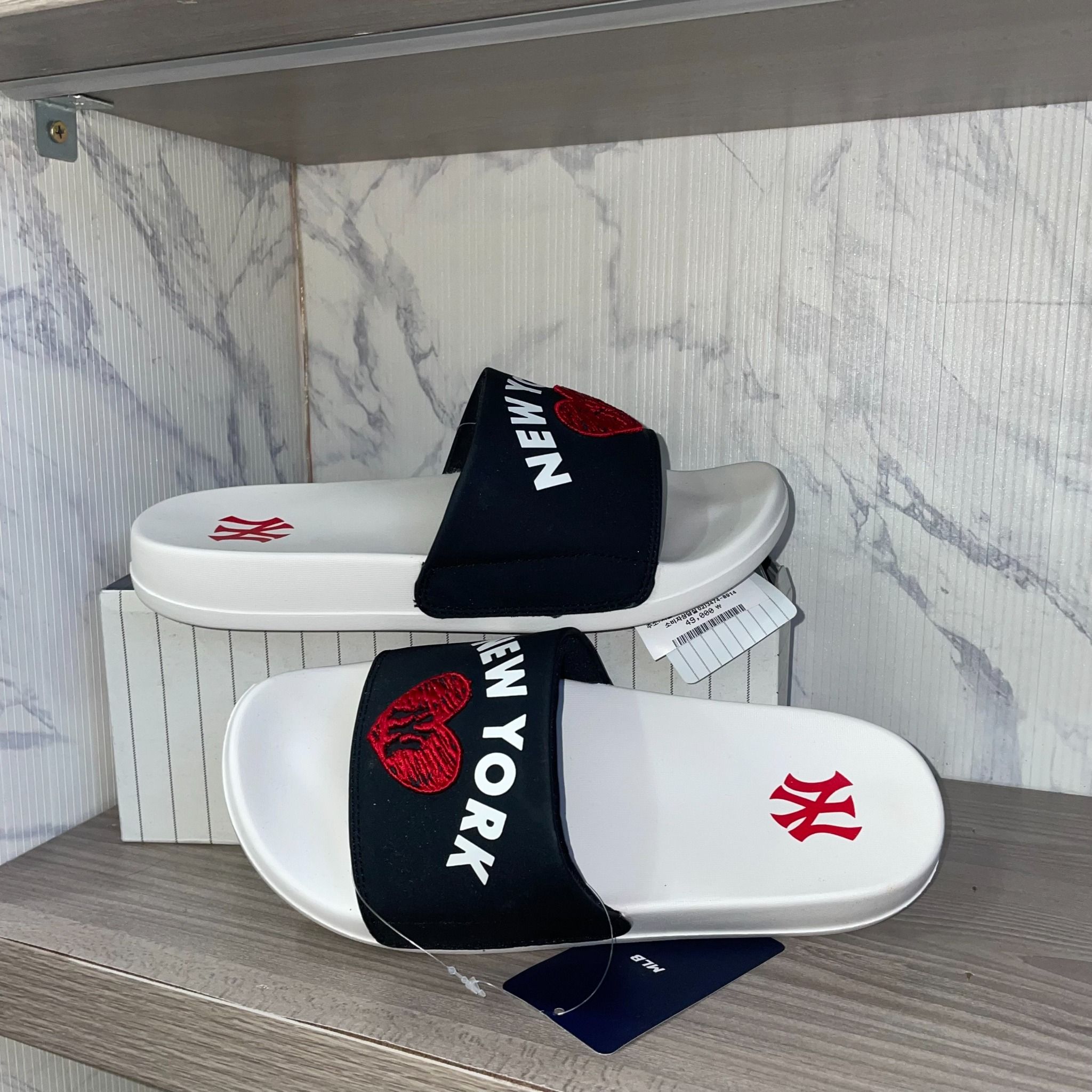 1656 - HÀNG CHÍNH HÃNG - DÉP MLB MOUND HEART NEW YORK YANKEES - CODE: 32SHHH111-50L