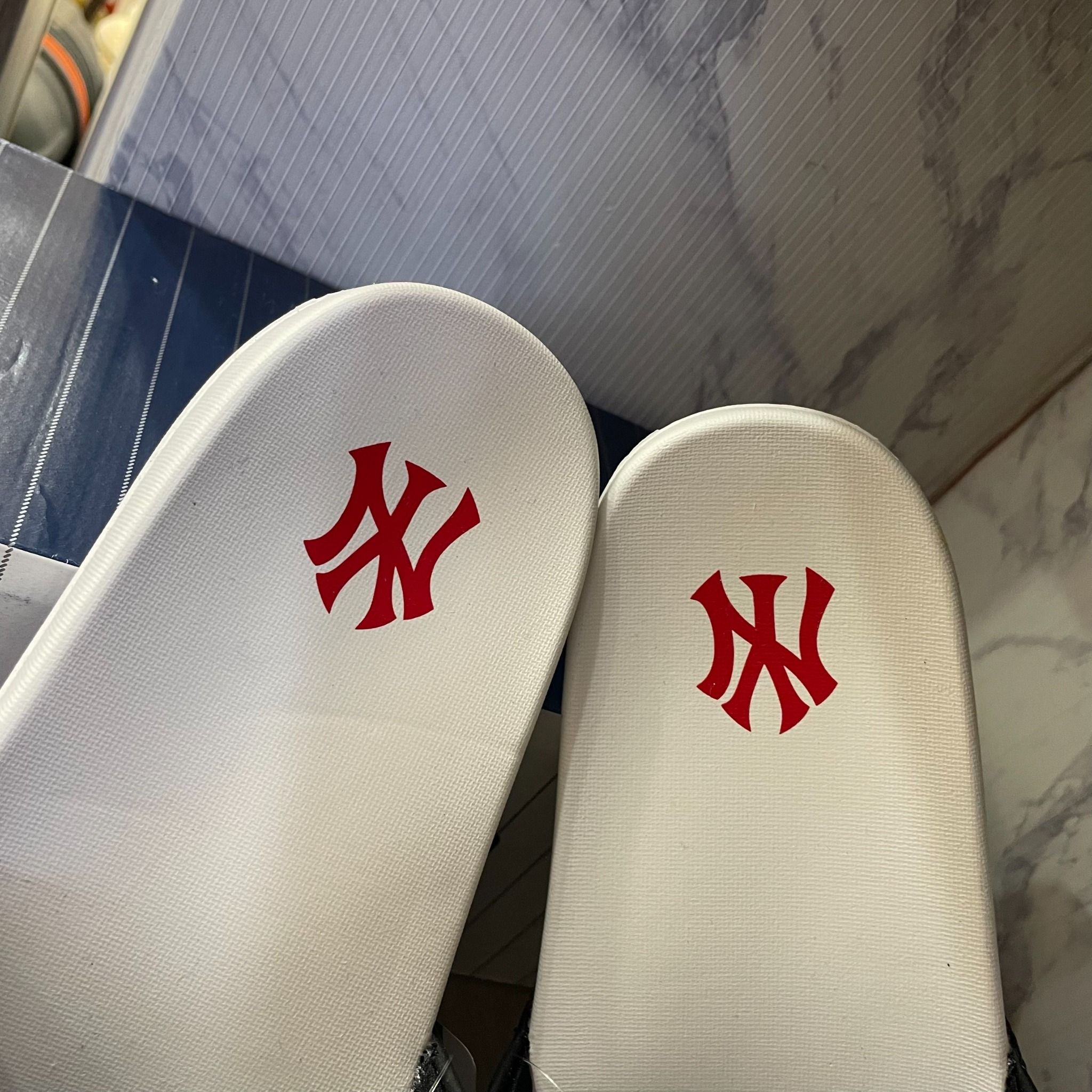1656 - HÀNG CHÍNH HÃNG - DÉP MLB MOUND HEART NEW YORK YANKEES - CODE: 32SHHH111-50L