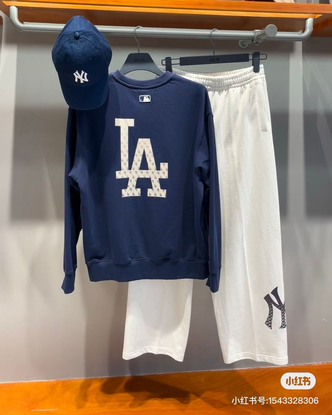 1660 - HÀNG CHÍNH HÃNG - ÁO SWEATER MLB MONOGRAM BIG LUX NY YANKEES - NAVY - CODE: 3AMTM0234-07NYD