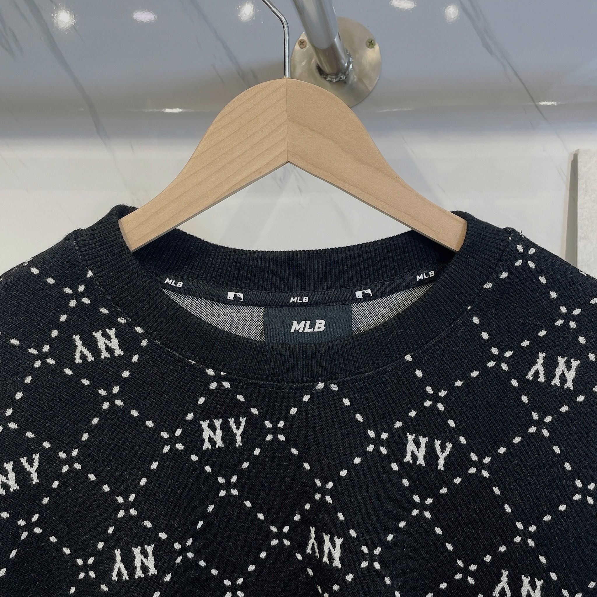 1649 - HÀNG CHÍNH HÃNG - ÁO SWEATER MLB DIA MONOGRAM NEW YORK