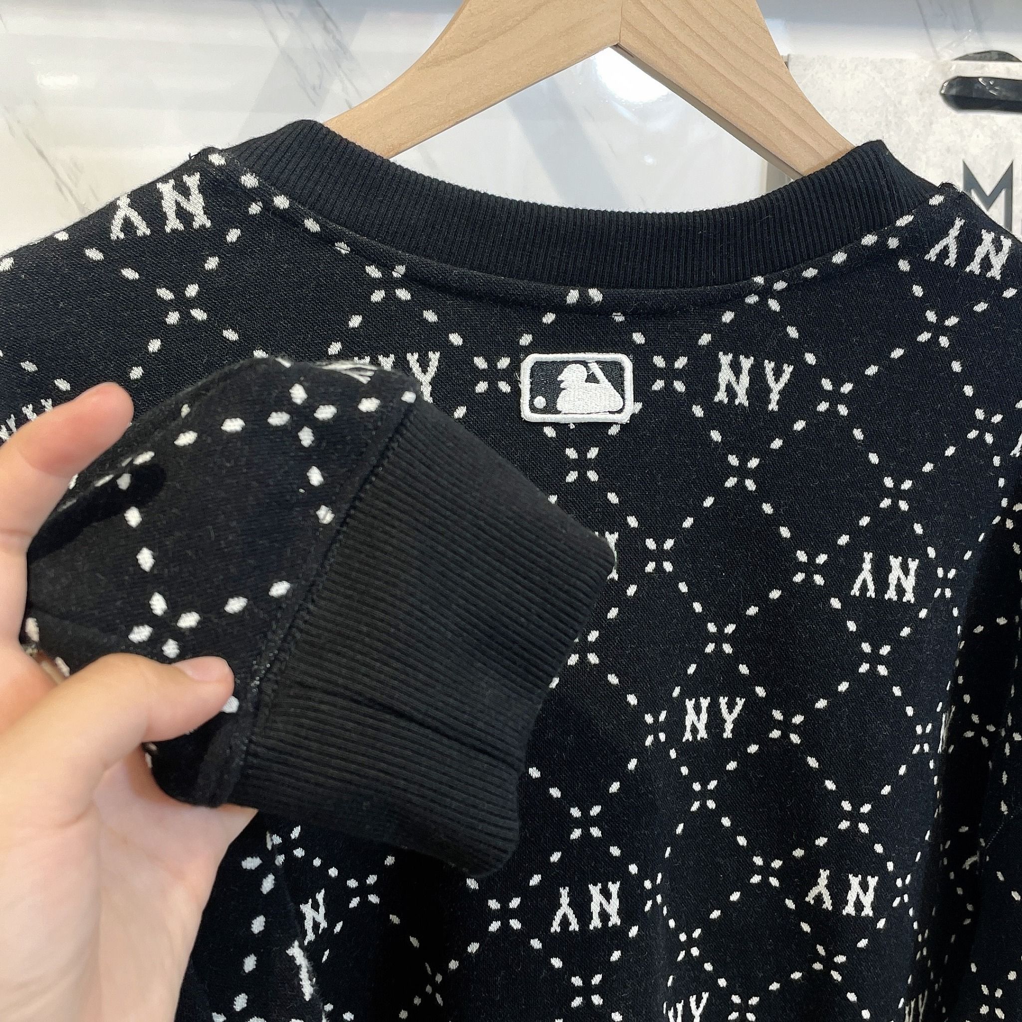 1649 - HÀNG CHÍNH HÃNG - ÁO SWEATER MLB DIA MONOGRAM NEW YORK