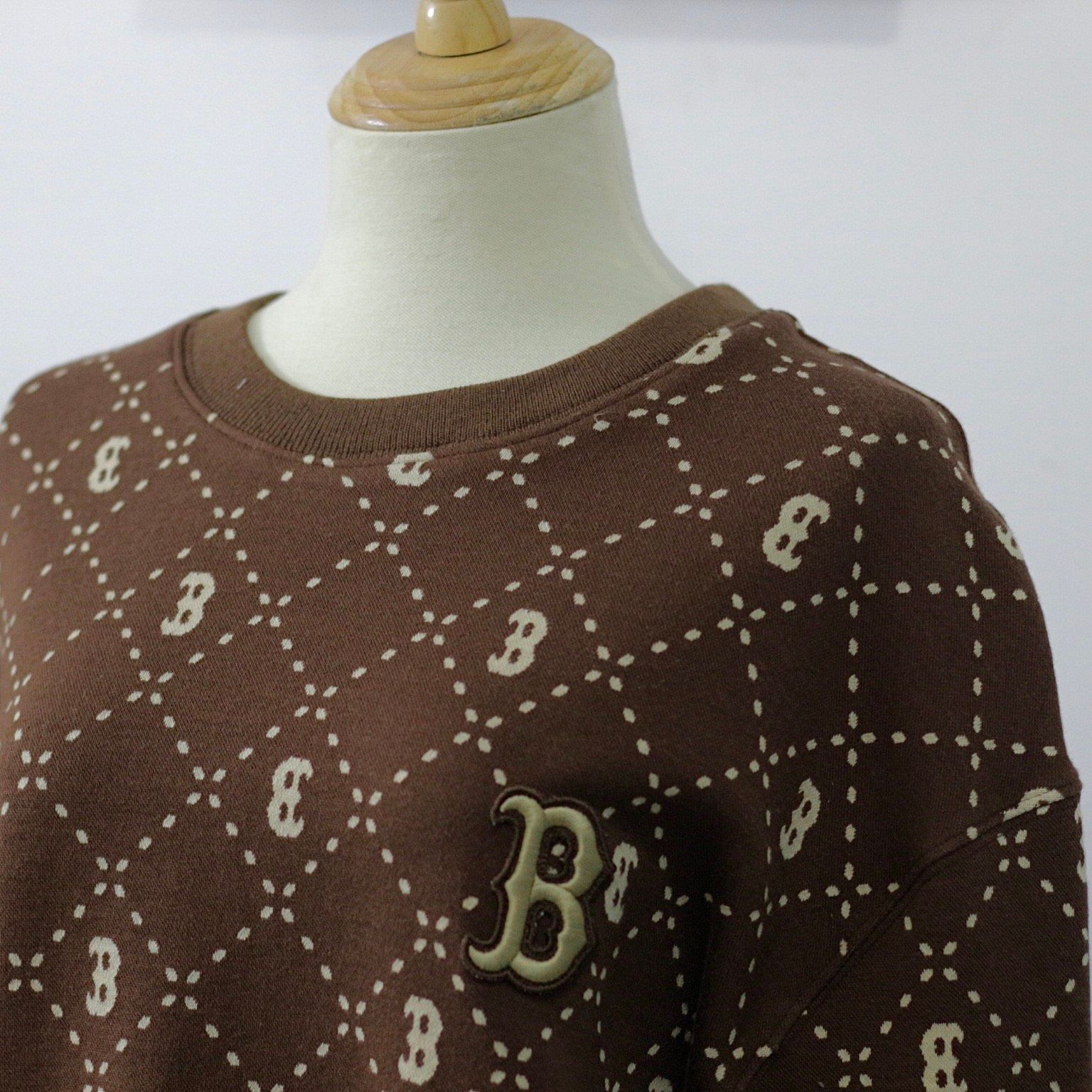 1648 - HÀNG CHÍNH HÃNG - ÁO SWEATER MLB DIA MONOGRAM BOSTON