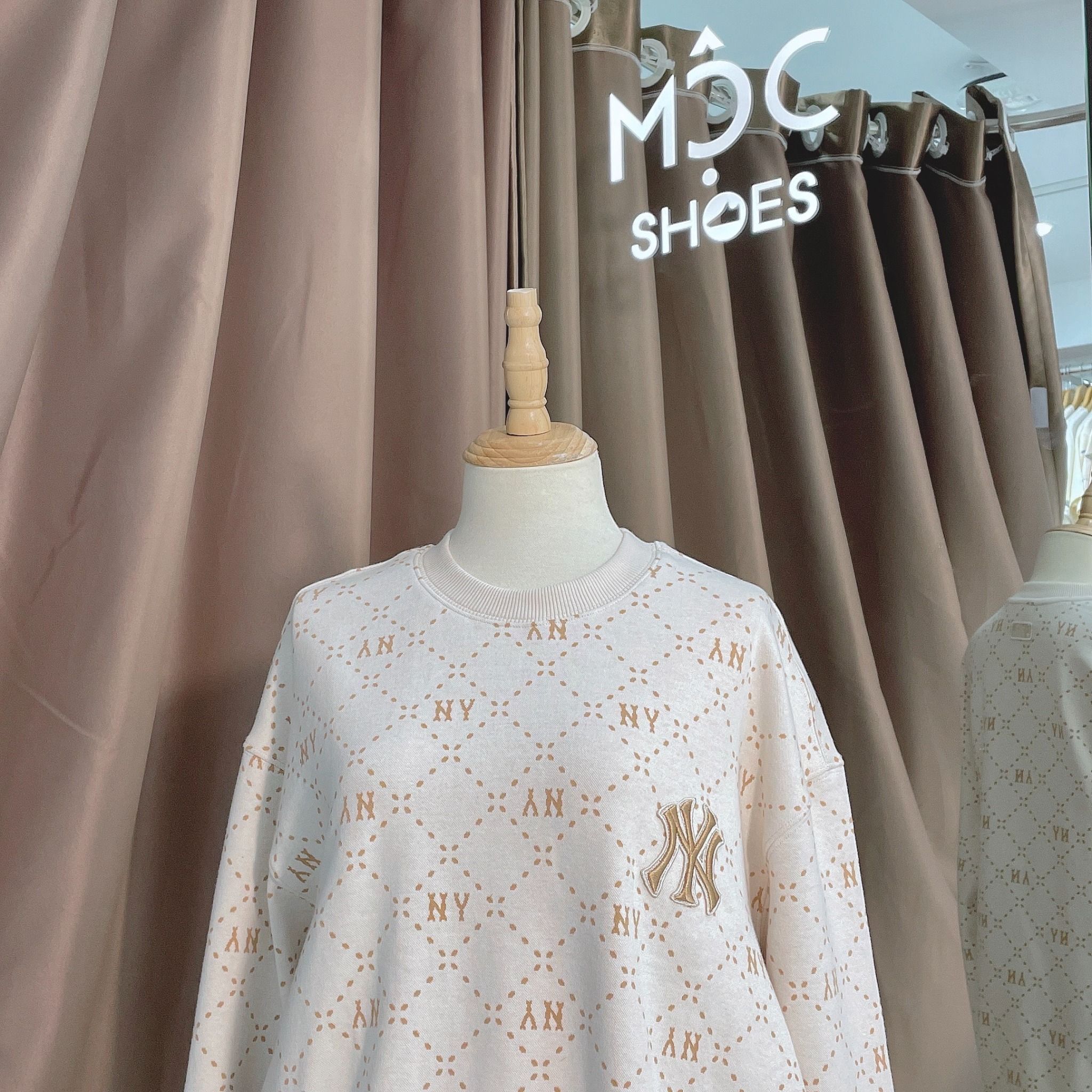 1647 - HÀNG CHÍNH HÃNG - ÁO SWEATER MLB DIA MONOGRAM NEW YORK