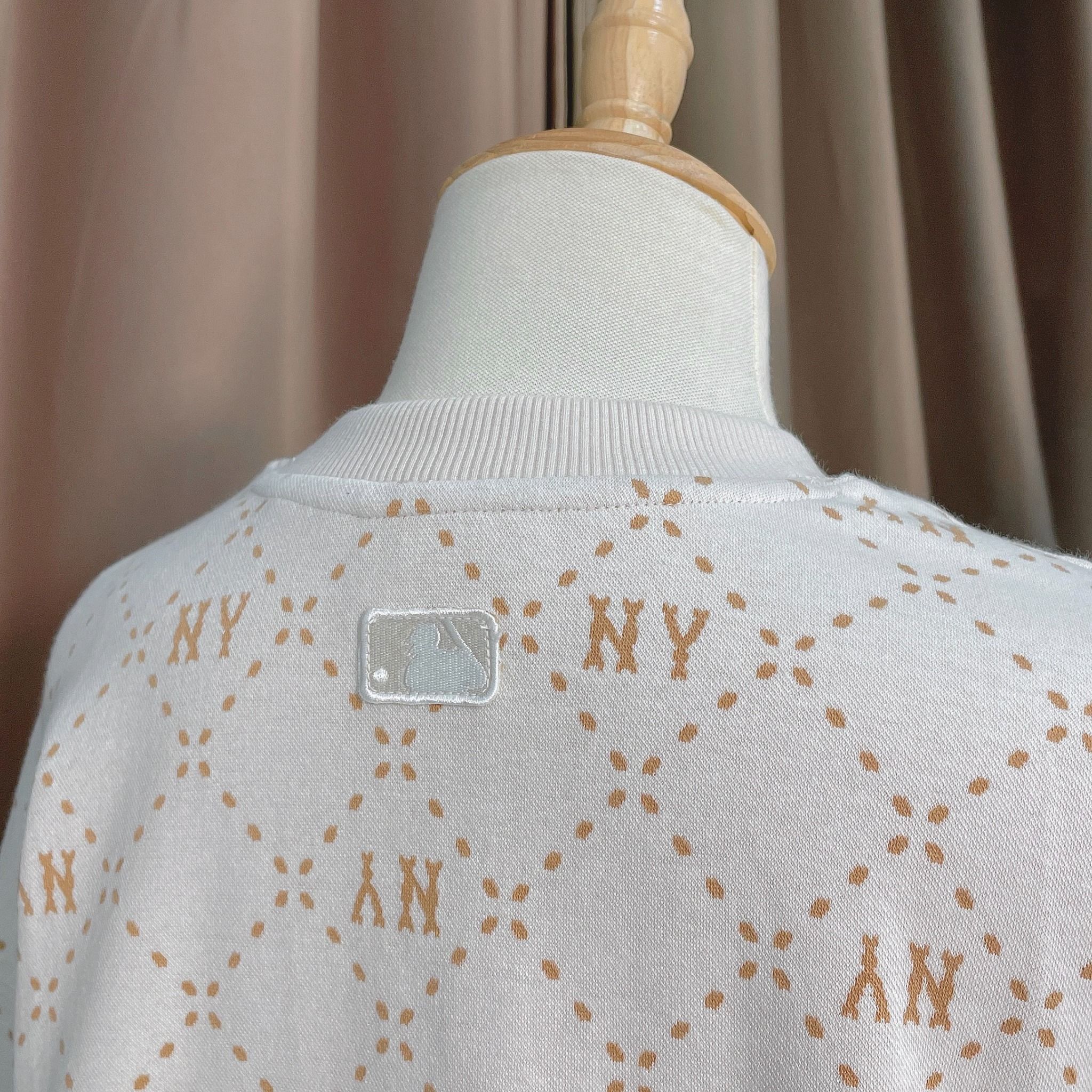 1647 - HÀNG CHÍNH HÃNG - ÁO SWEATER MLB DIA MONOGRAM NEW YORK