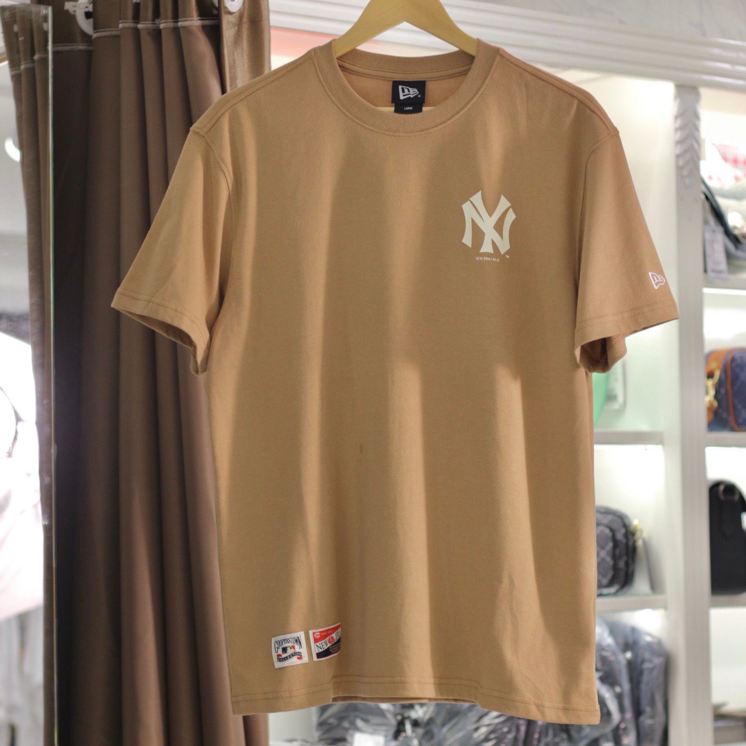 1671 - HÀNG CHÍNH HÃNG - ÁO THUN NEW ERA - ĐẠI BÀNG - NÂU - CODE: 13470998