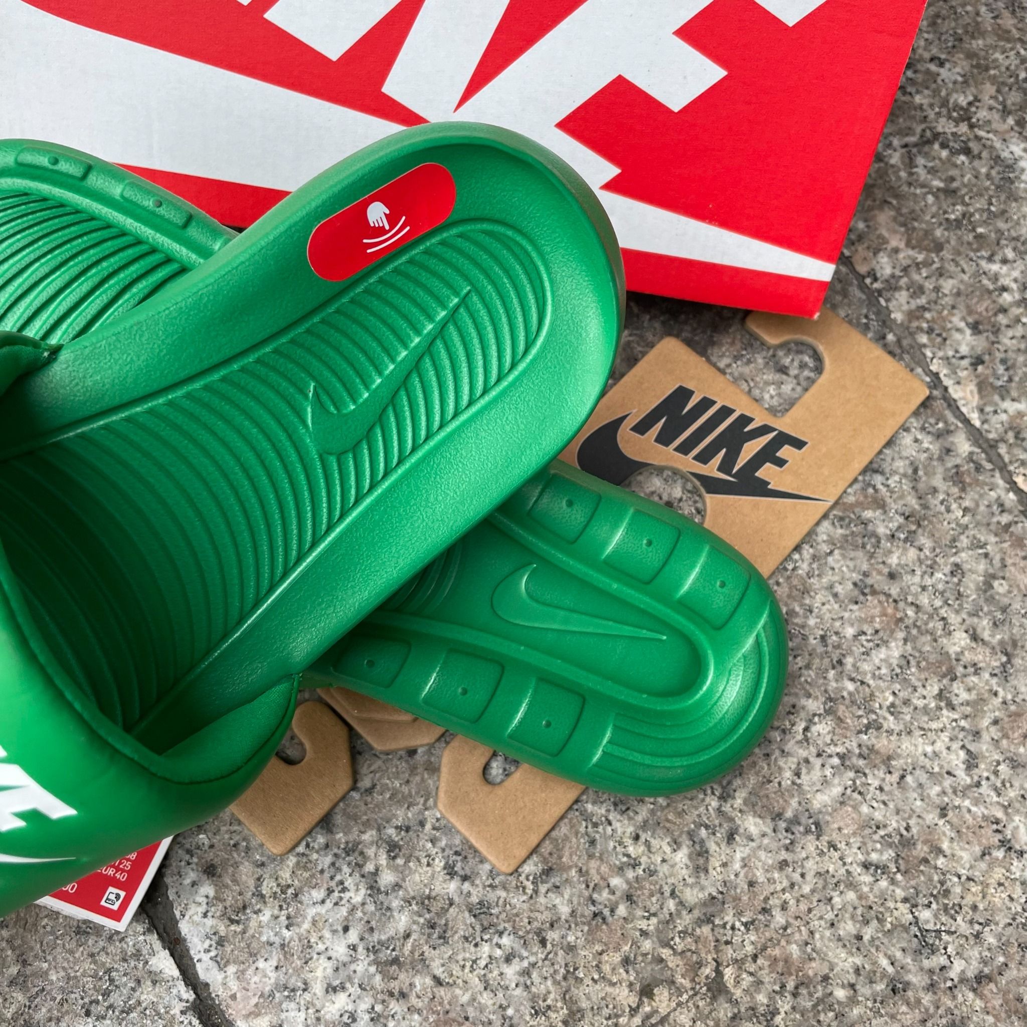  1680 - HÀNG CHÍNH HÃNG - DÉP NIKE SB VICTORI ONE LUCKY GREEN - CODE: DR2018-300 